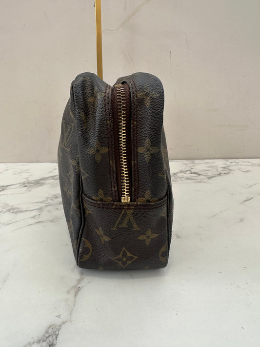 Louis Vuitton Trousse Toilette 28