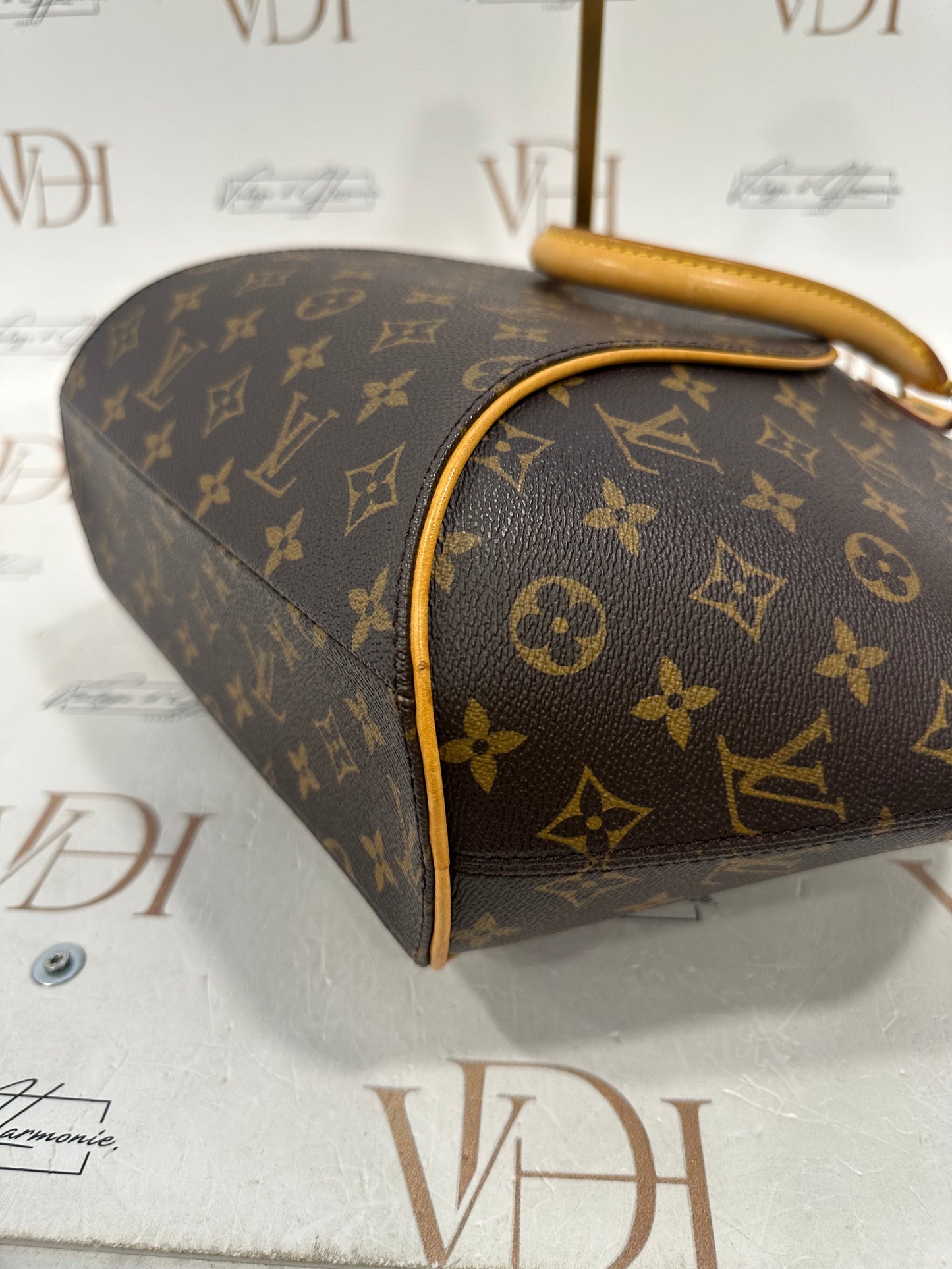 018741 - Louis Vuitton Ellipse MM