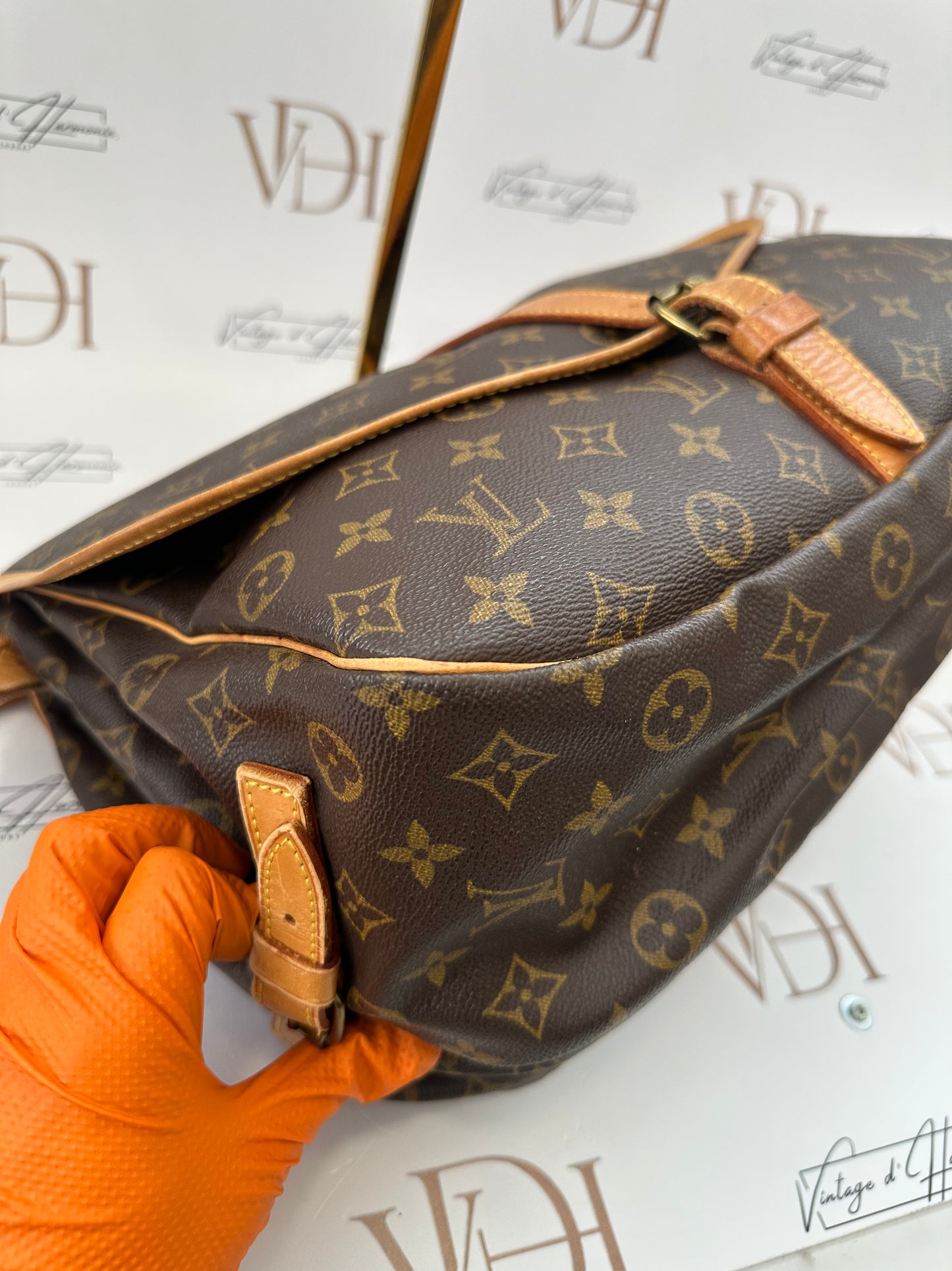 018125 - Louis Vuitton Saumur 35