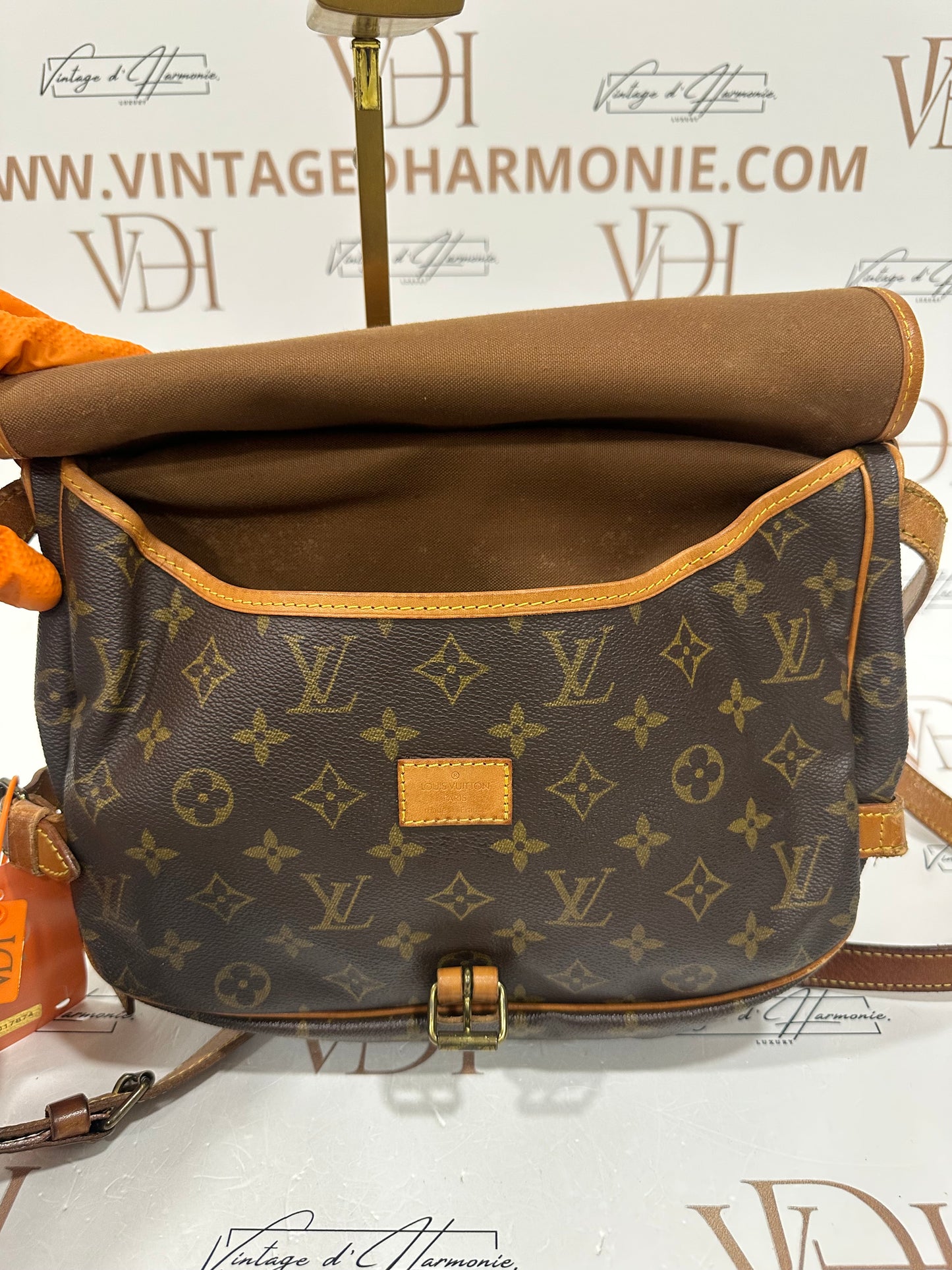 017874 - Louis Vuitton Saumur 30