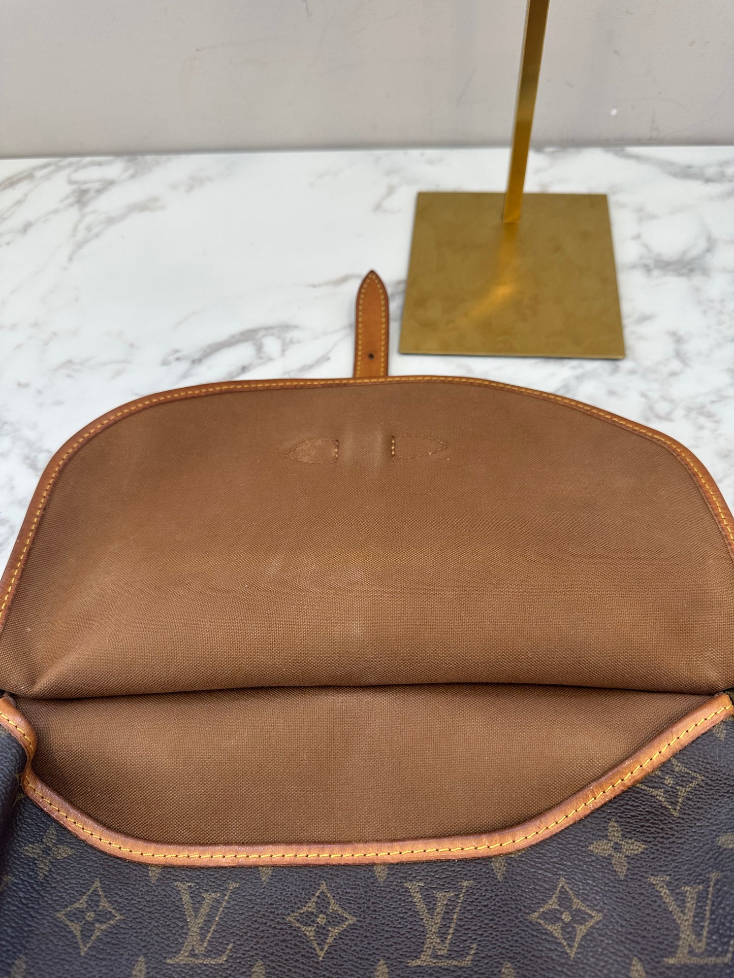 Louis Vuitton Saumur 30