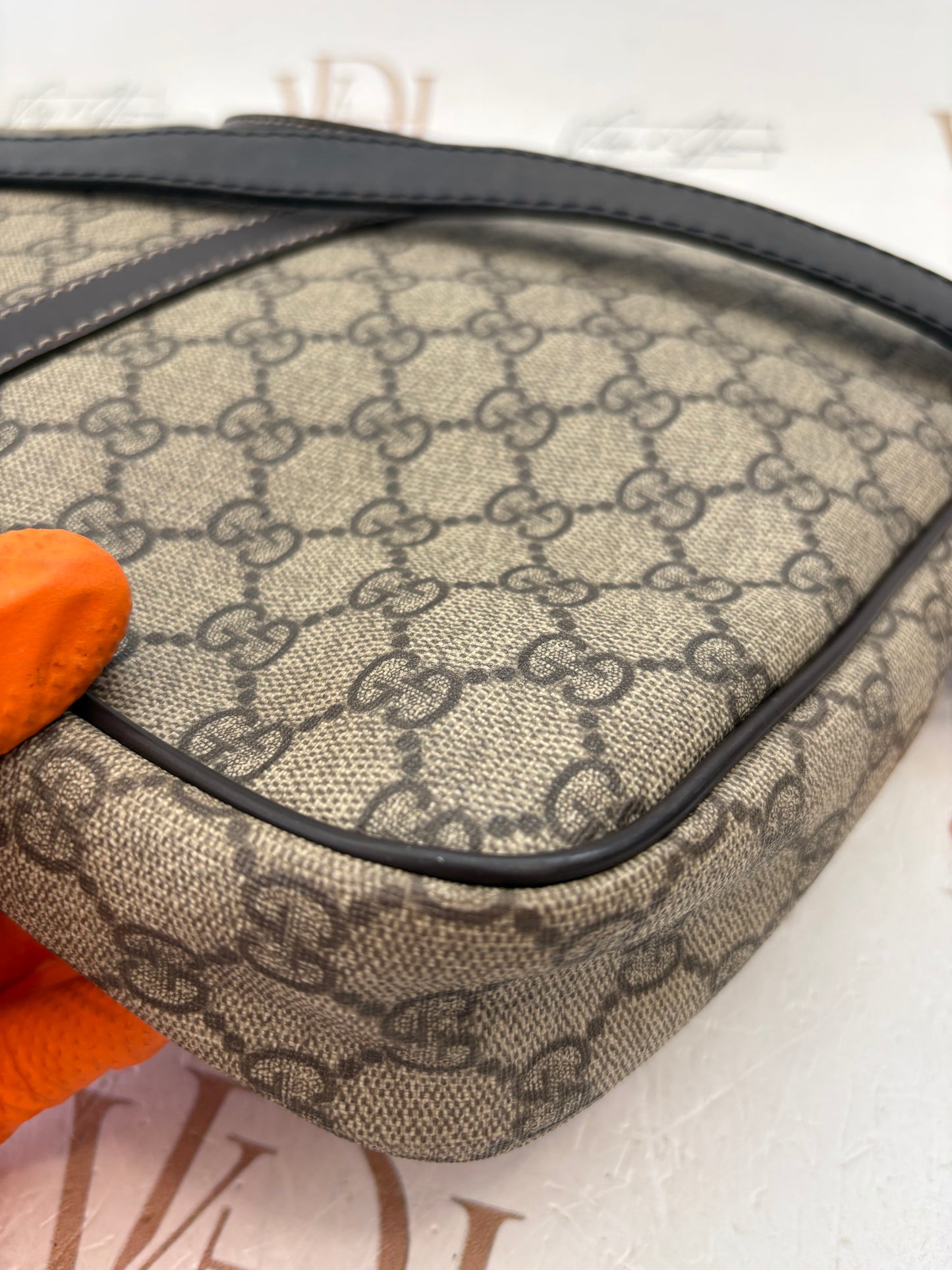 200868 - Gucci
