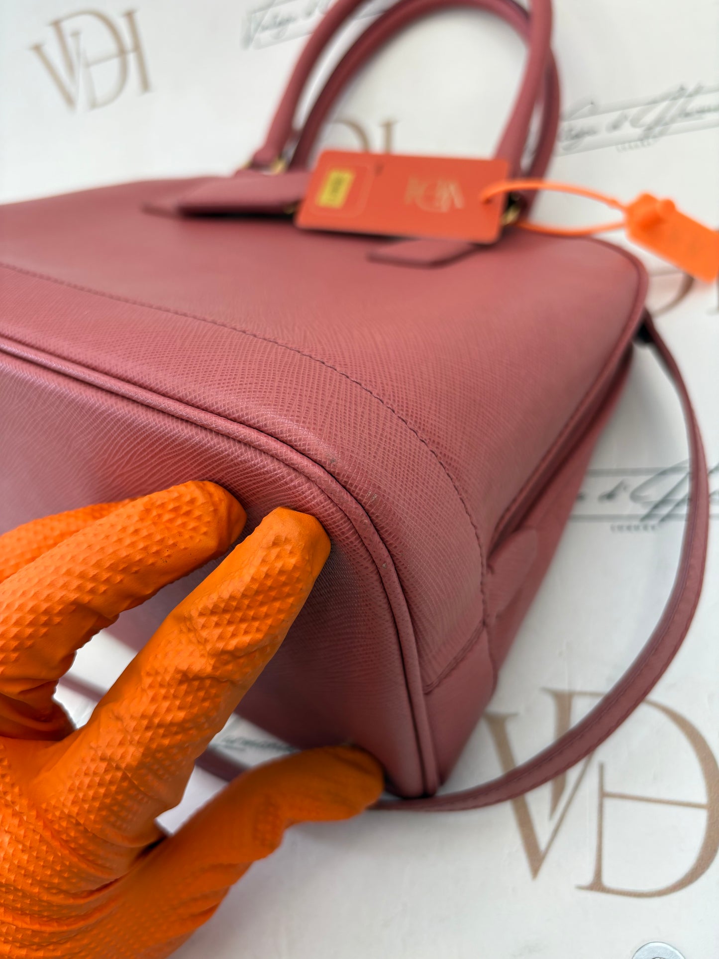 383671 - Prada Promenade