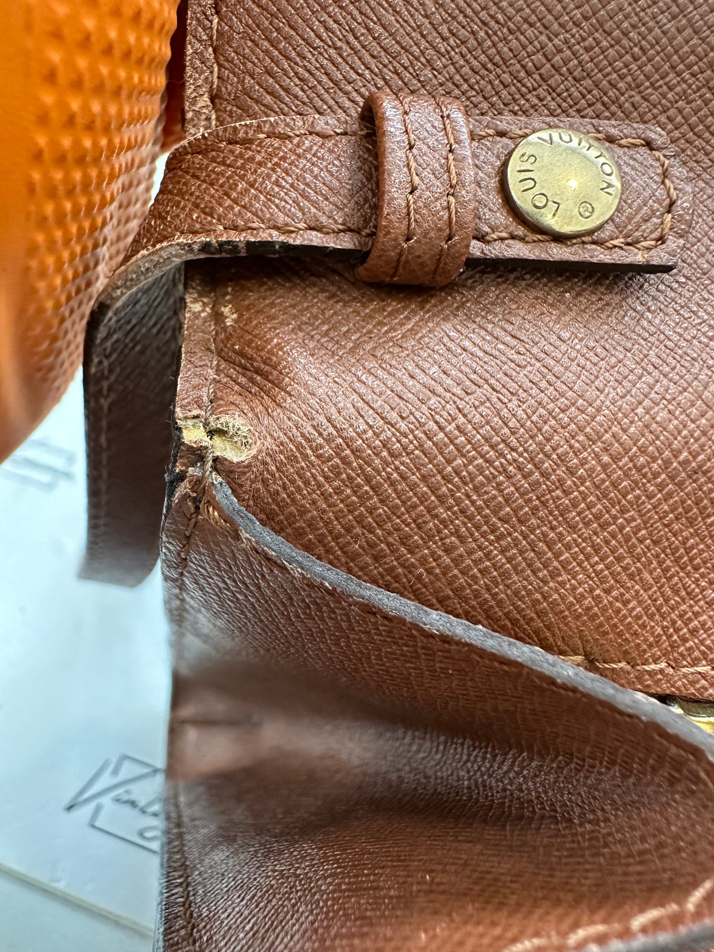 017784 - Louis Vuitton Bordeaux 27
