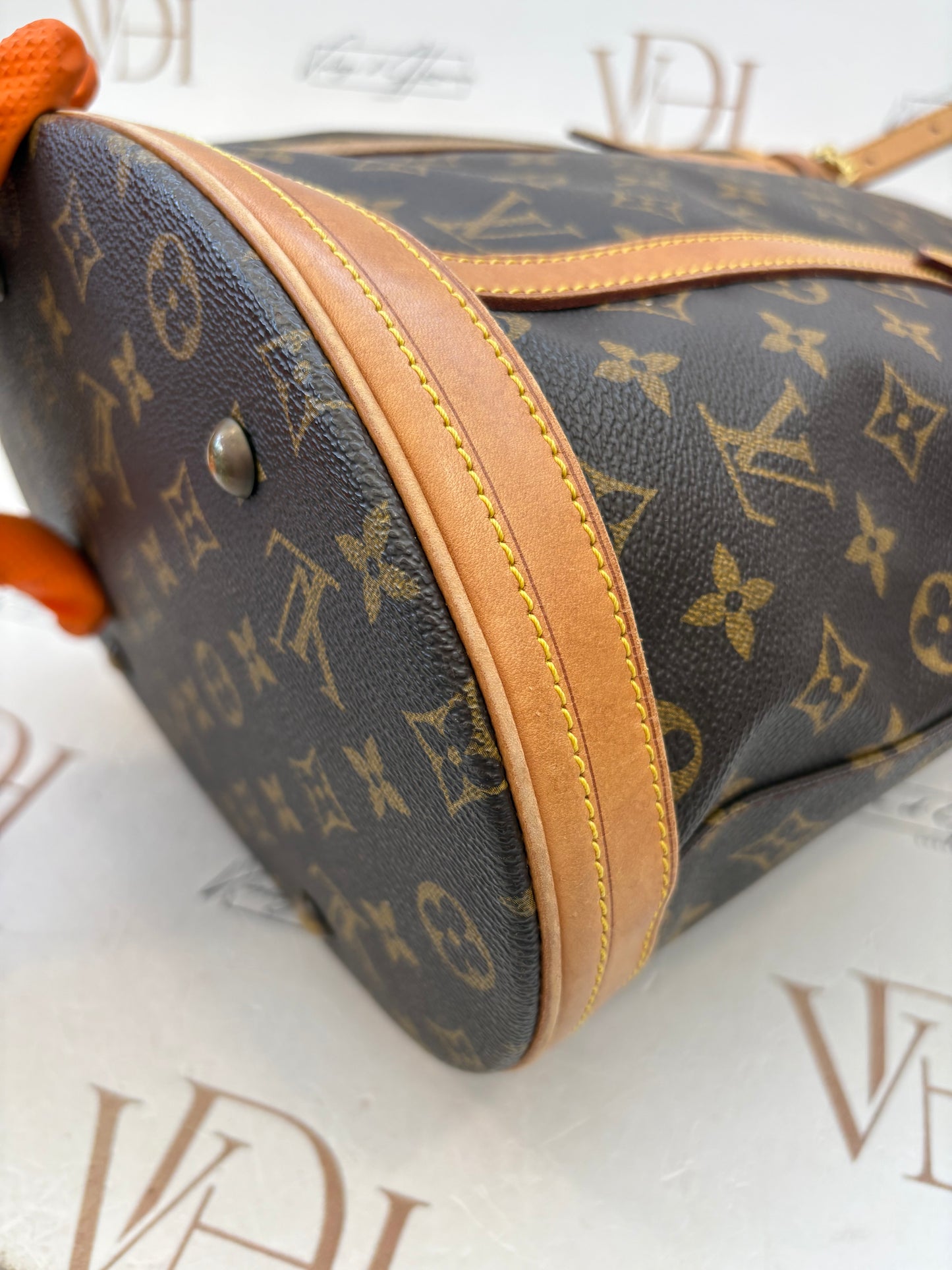 018885 - Louis Vuitton Bucket GM