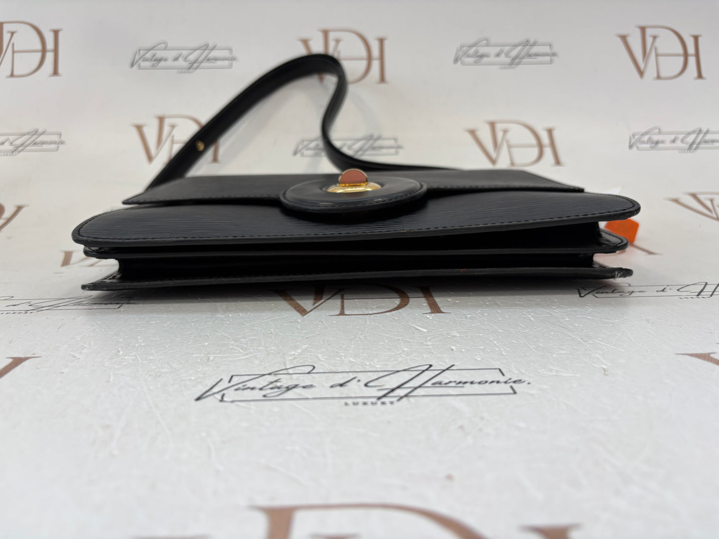 018062 - Louis Vuitton Epi Free Run