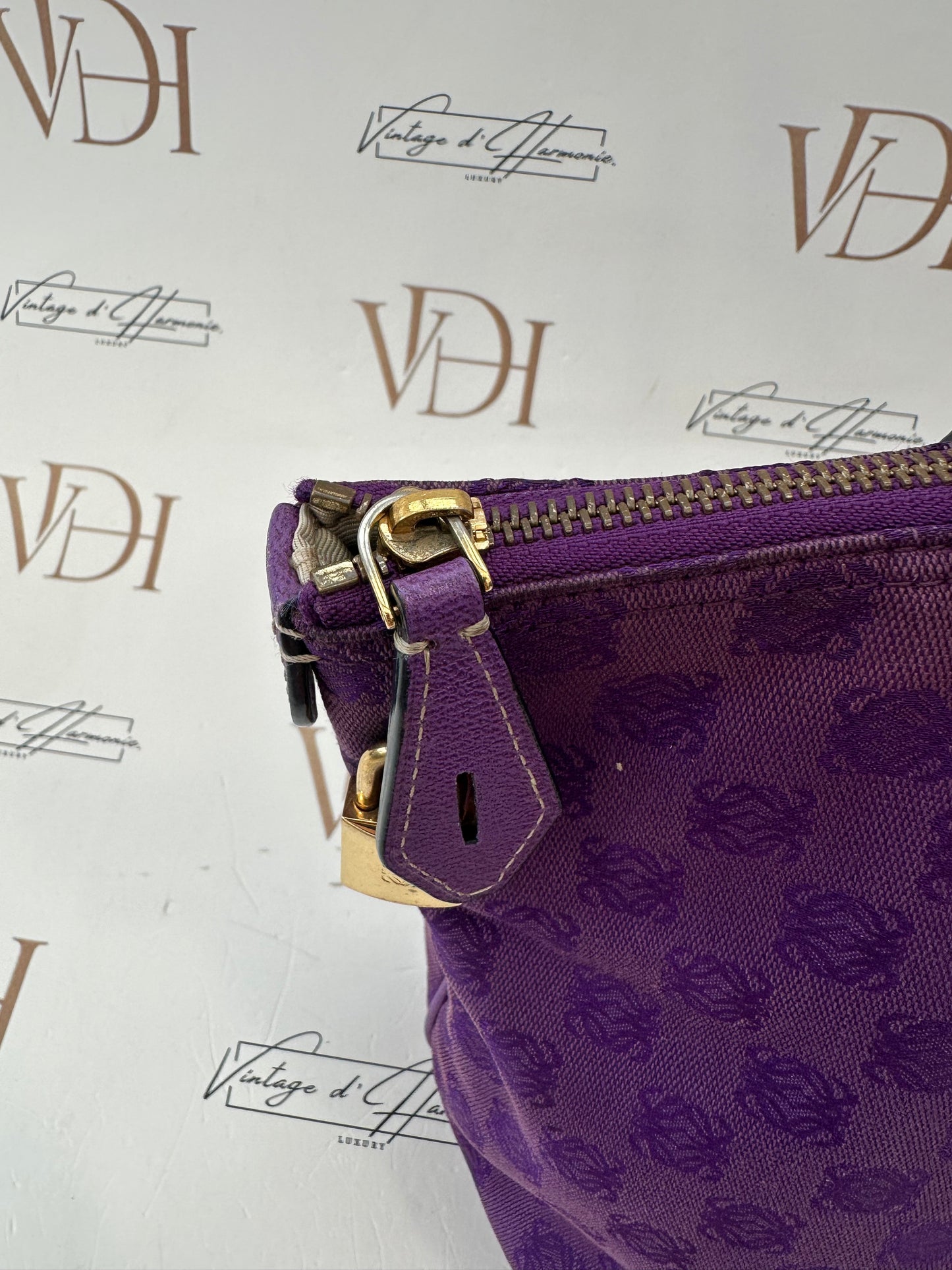 382386 - Loewe