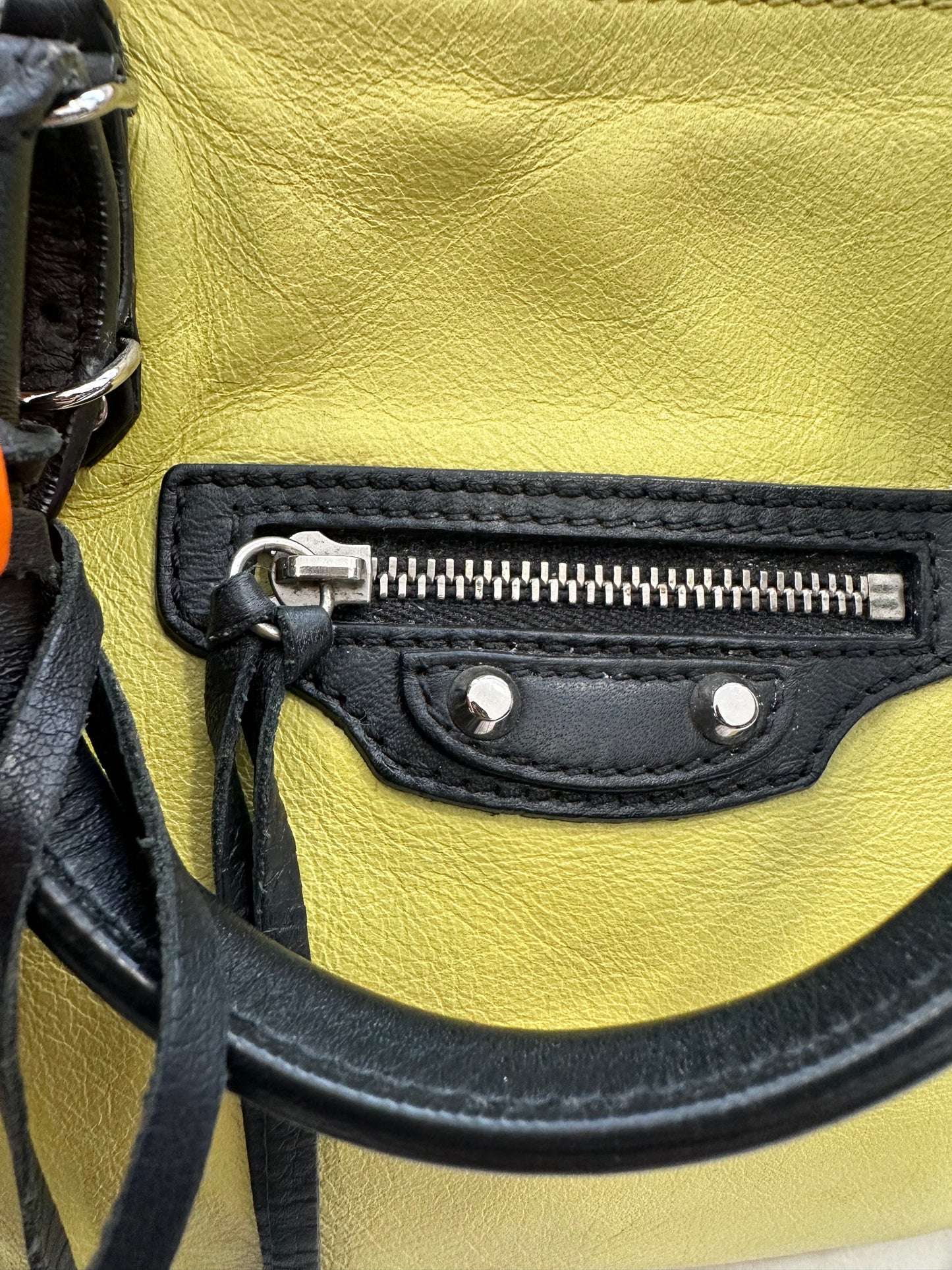 382325 -Balenciaga Papier