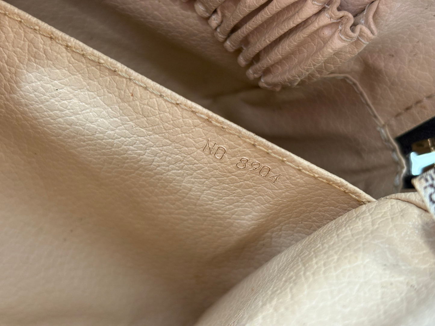 018532 - Louis Vuitton Trousse Toilette 28