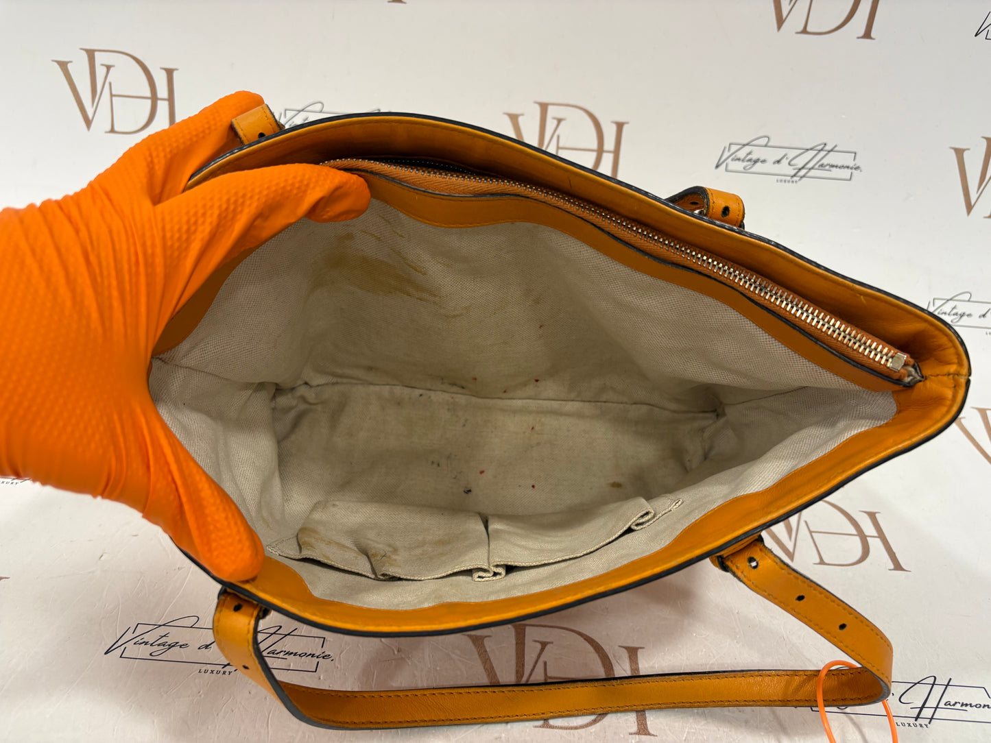 200956 - Gucci Orange