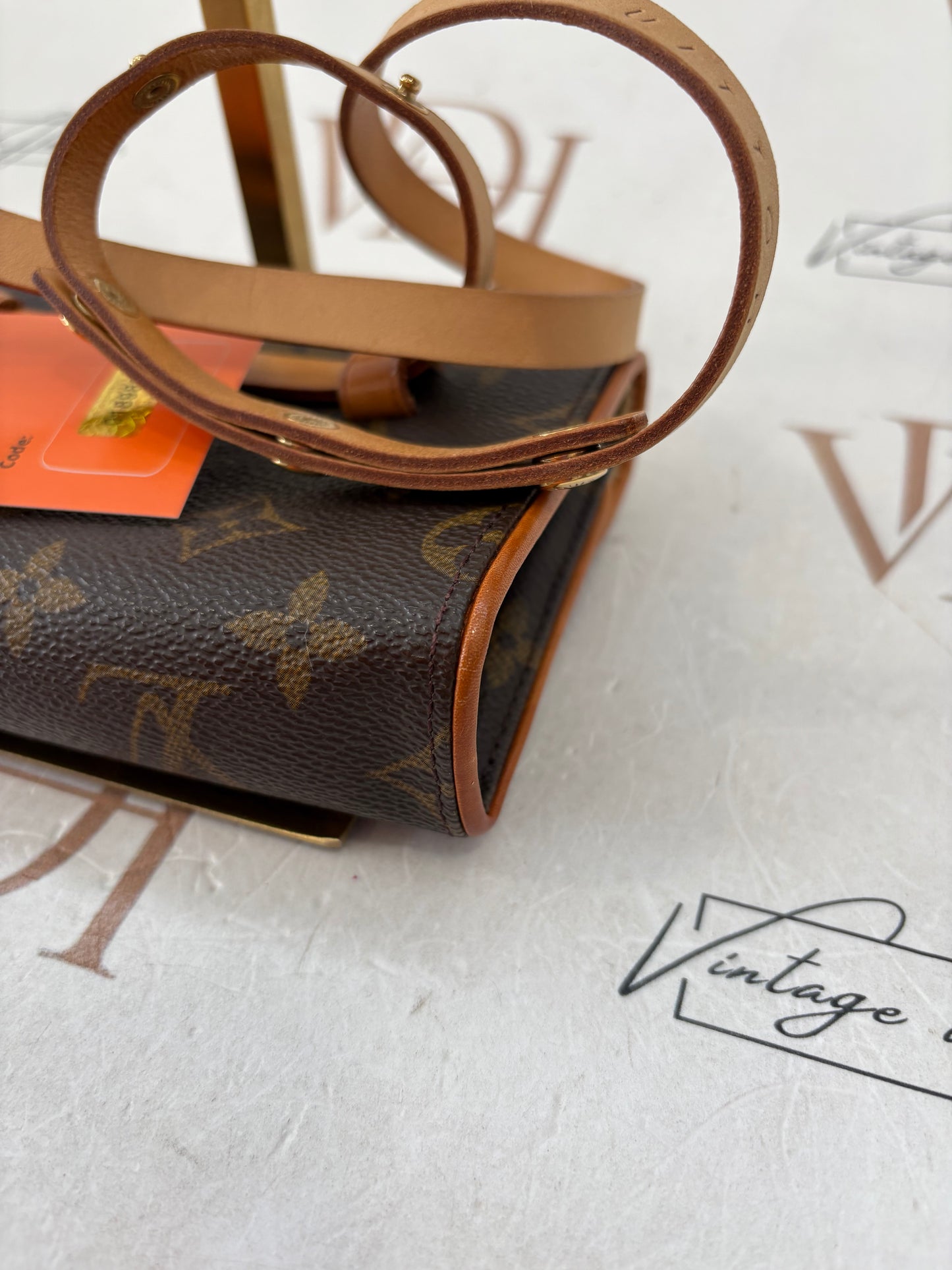 018982 - Louis Vuitton Florentine