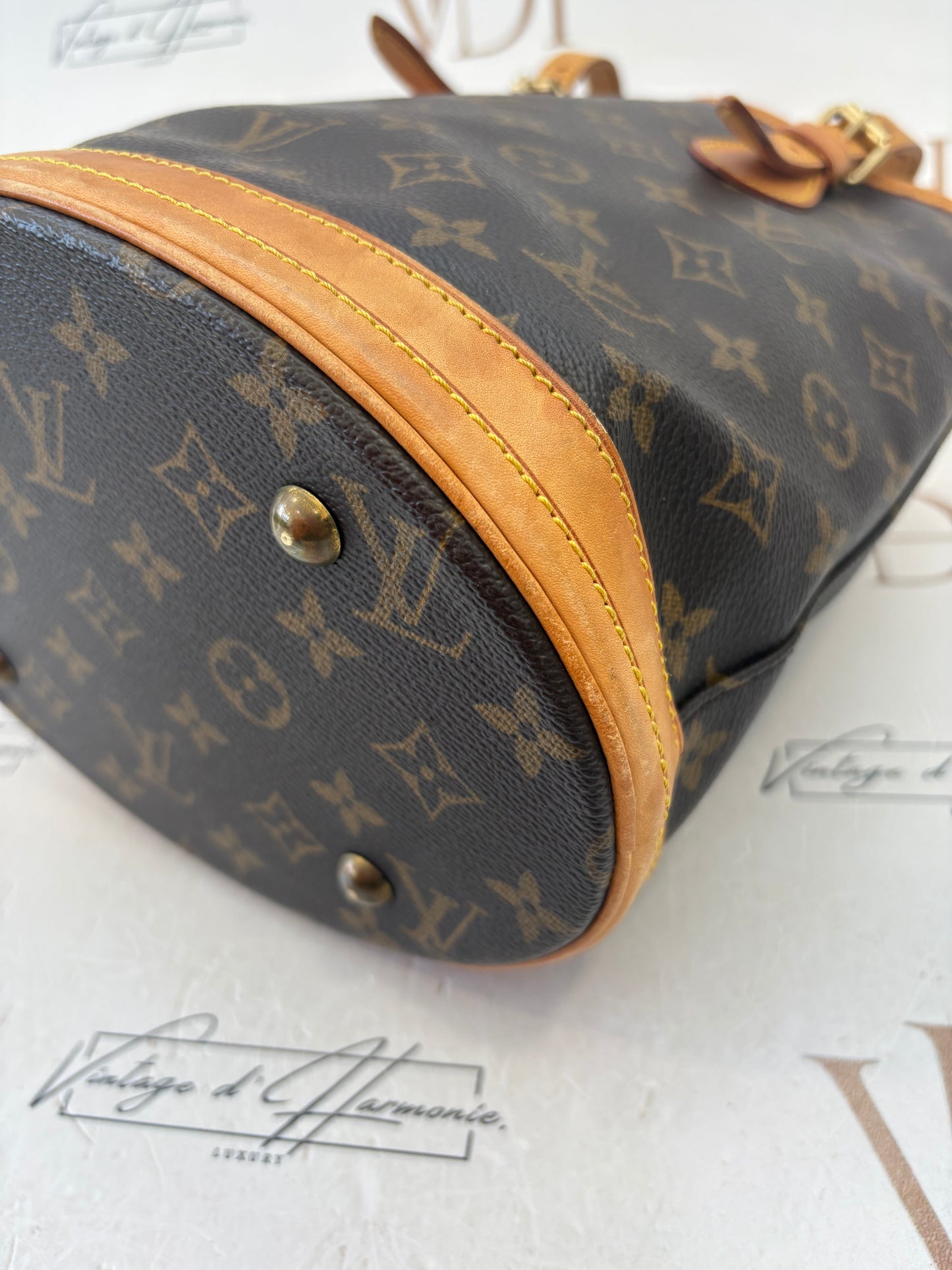 019001 - Louis Vuitton Bucket PM