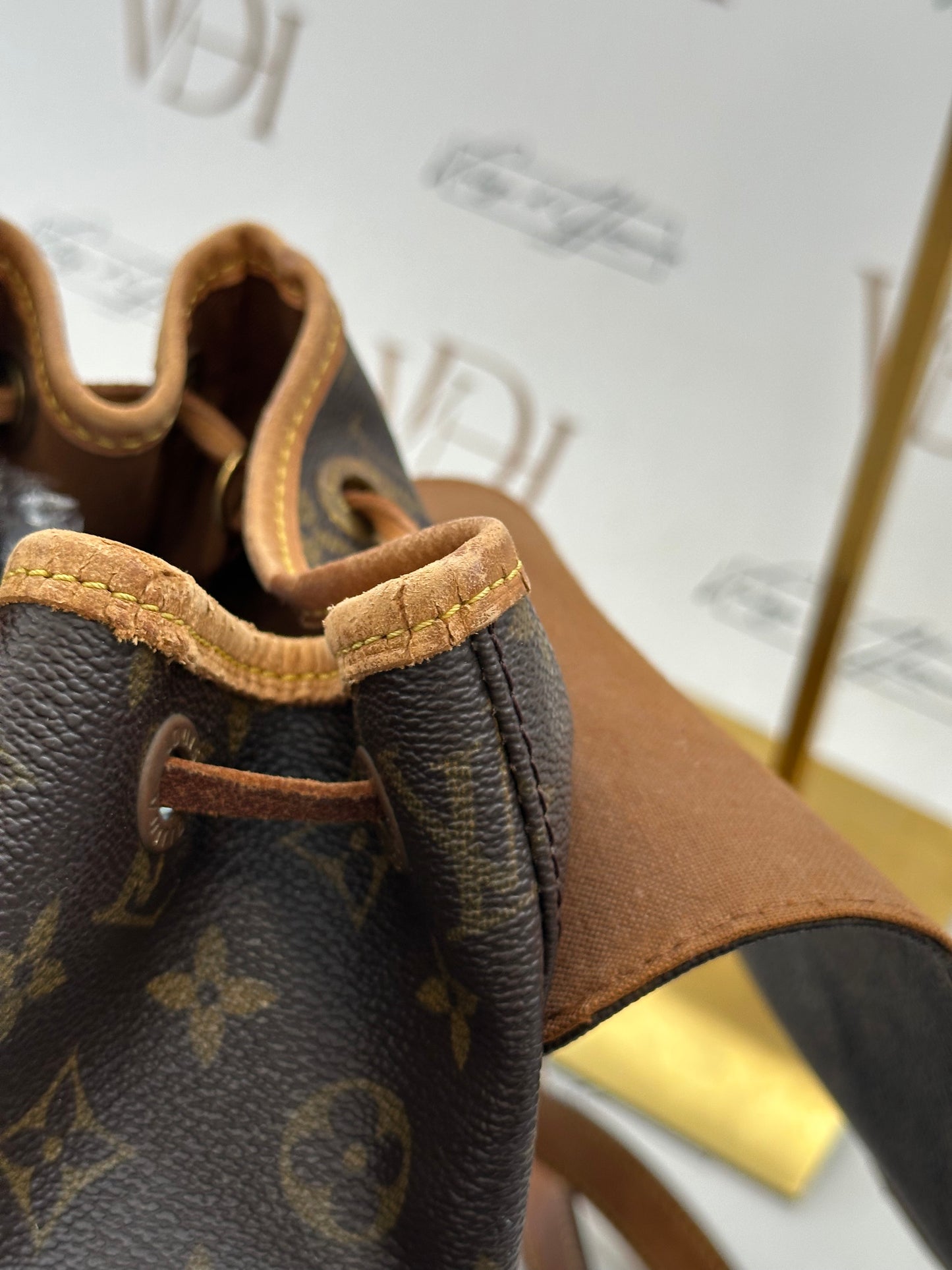 018721 - Louis Vuitton Montsouris MM