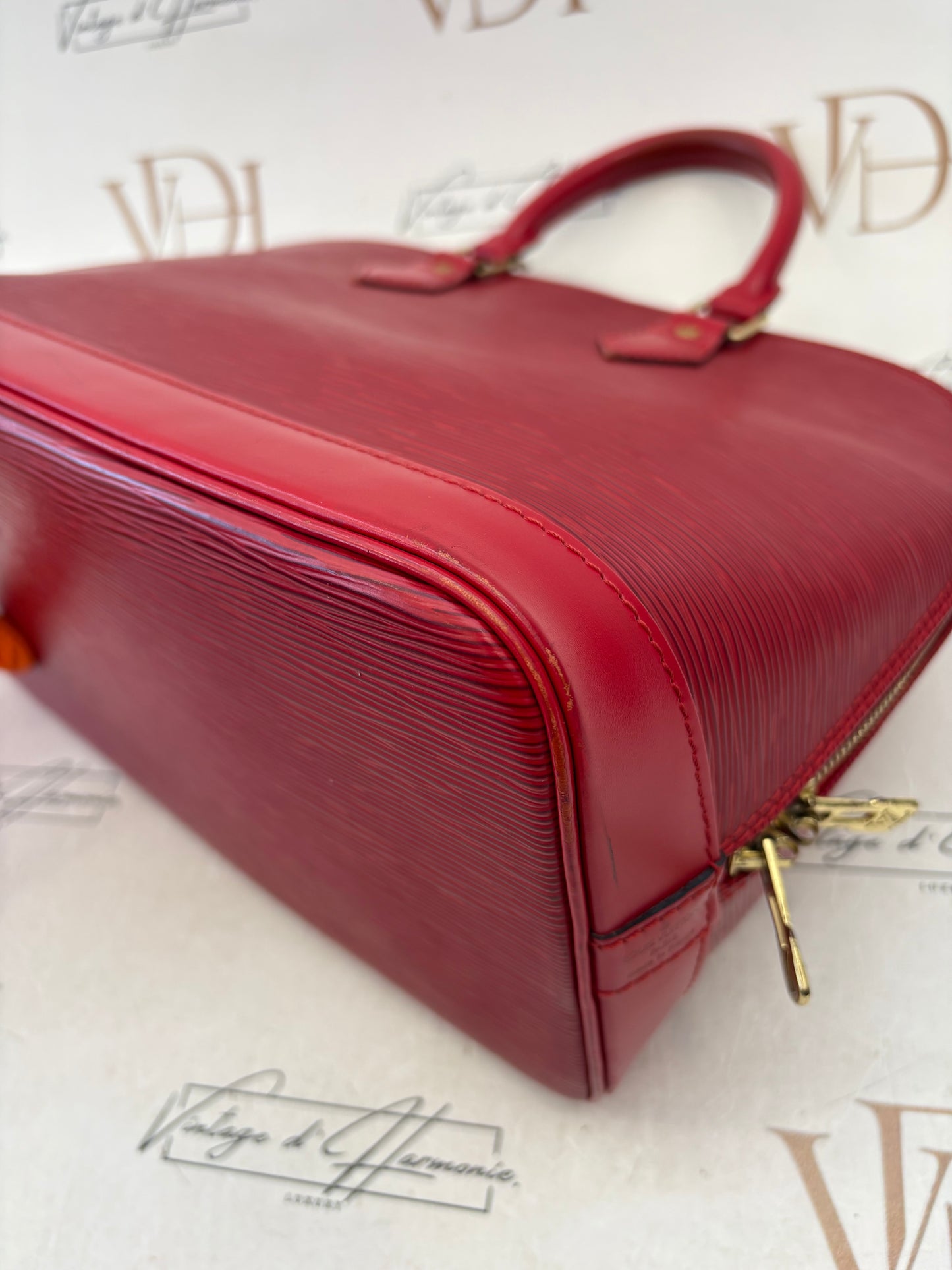 018899 - Louis Vuitton Alma Red Epi