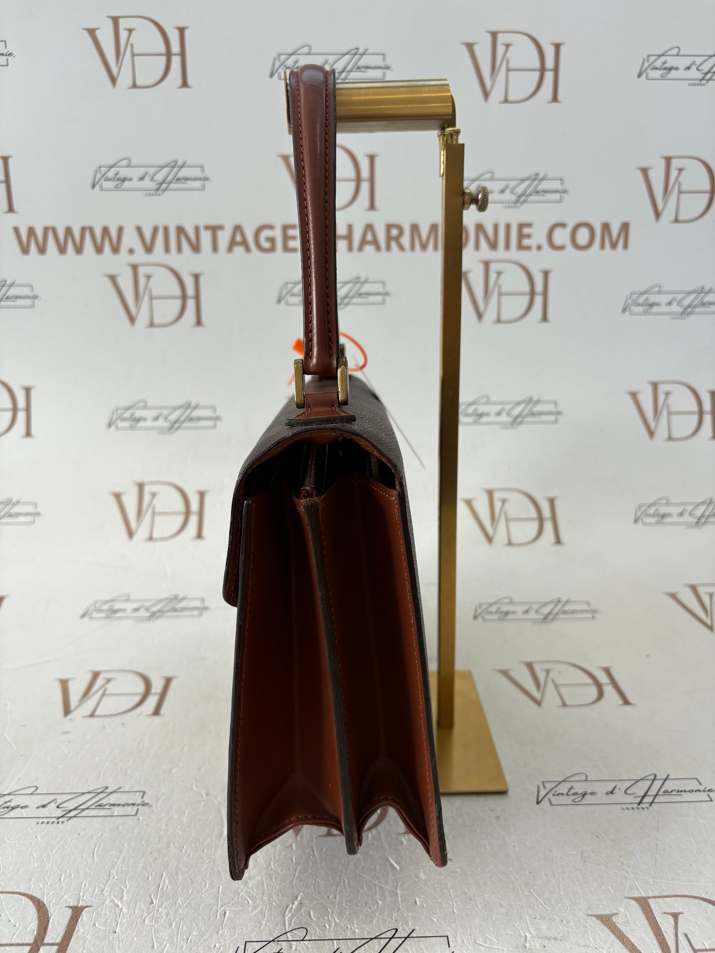 018271 - Louis Vuitton Concorde