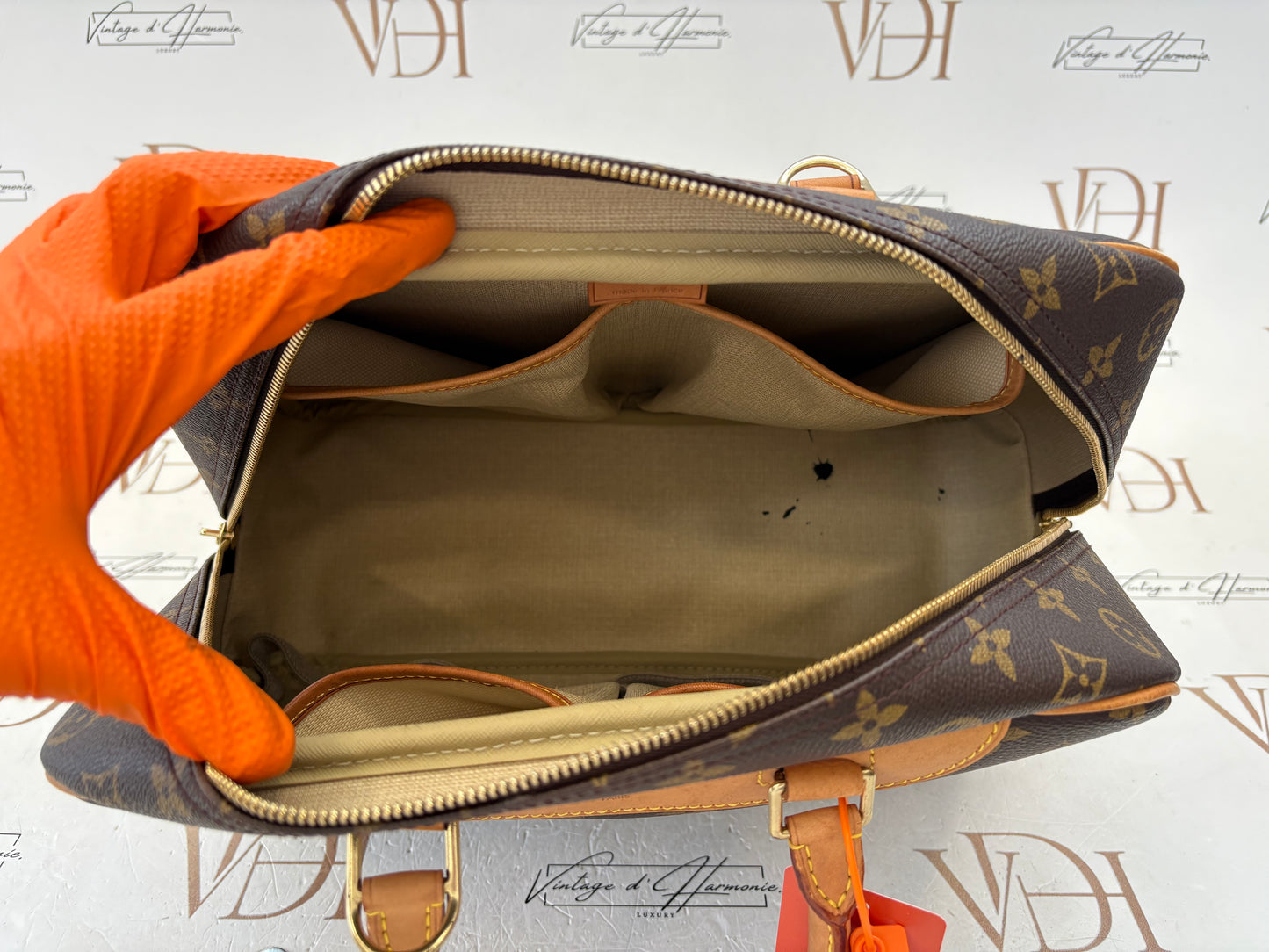 018379 - Louis Vuitton Deauville