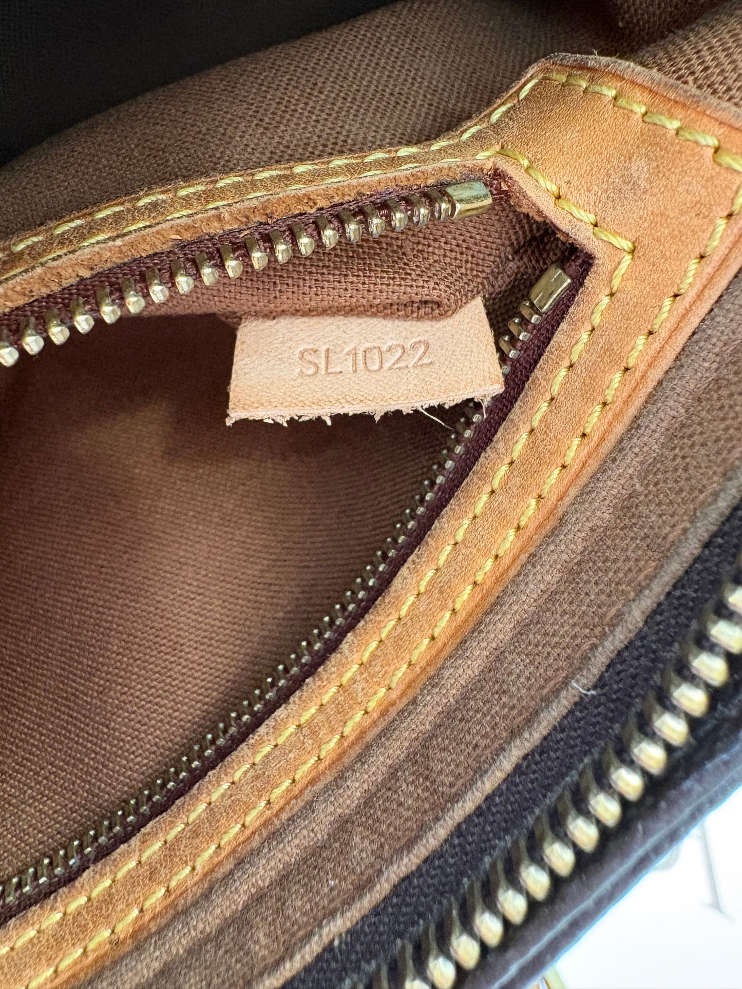 017707 - Louis Vuitton Troteur