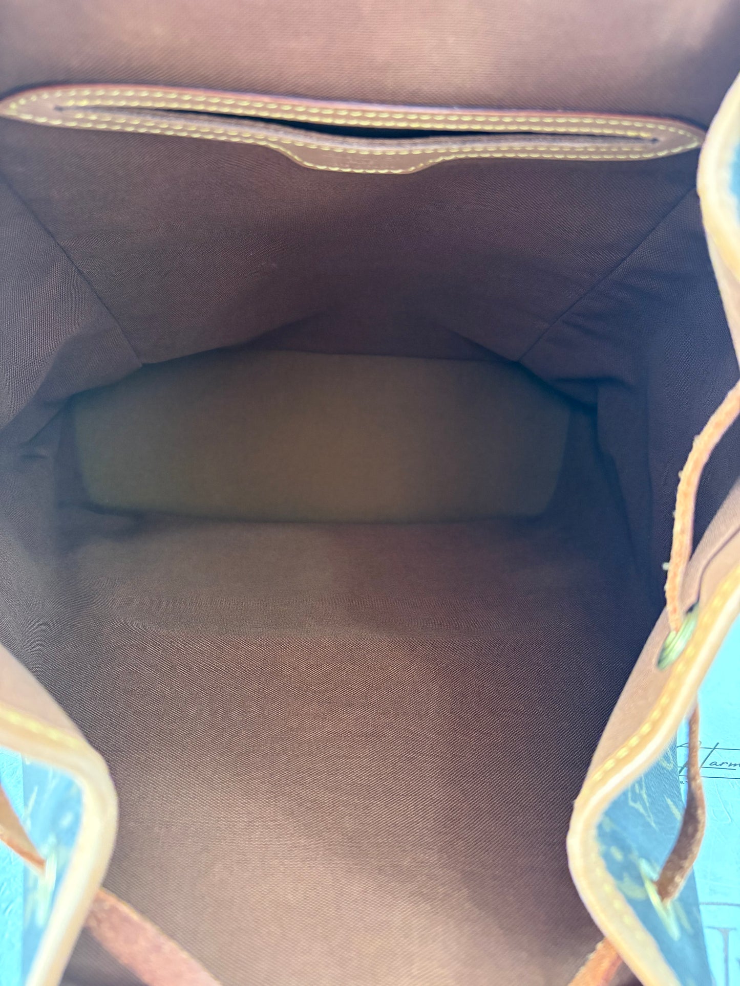 018842 - Louis Vuitton Montsouris GM