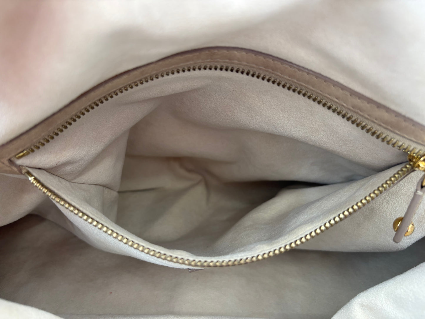 384015 - Louis Vuitton Olympe