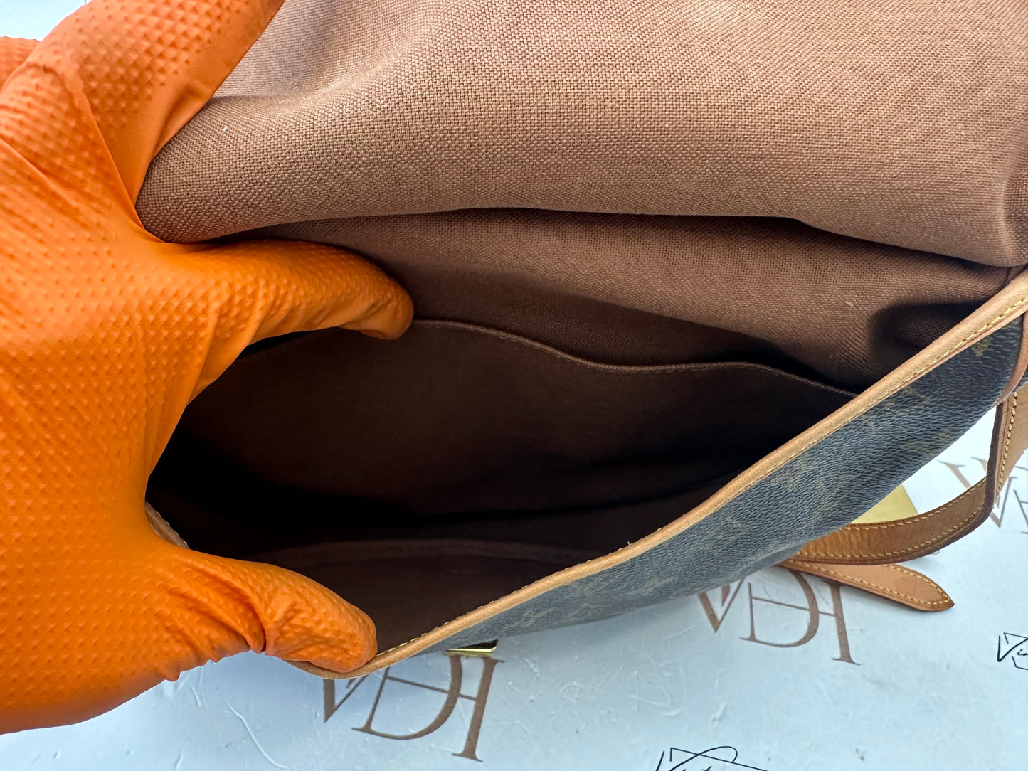 017887 - Louis Vuitton Saumur 30