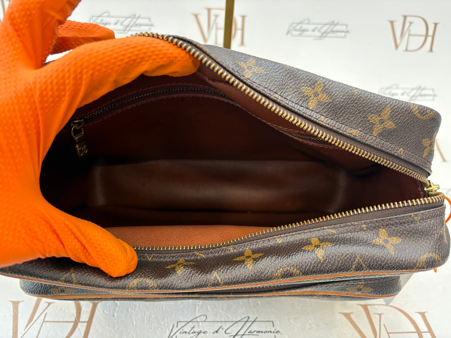 018921 - Louis Vuitton Nile