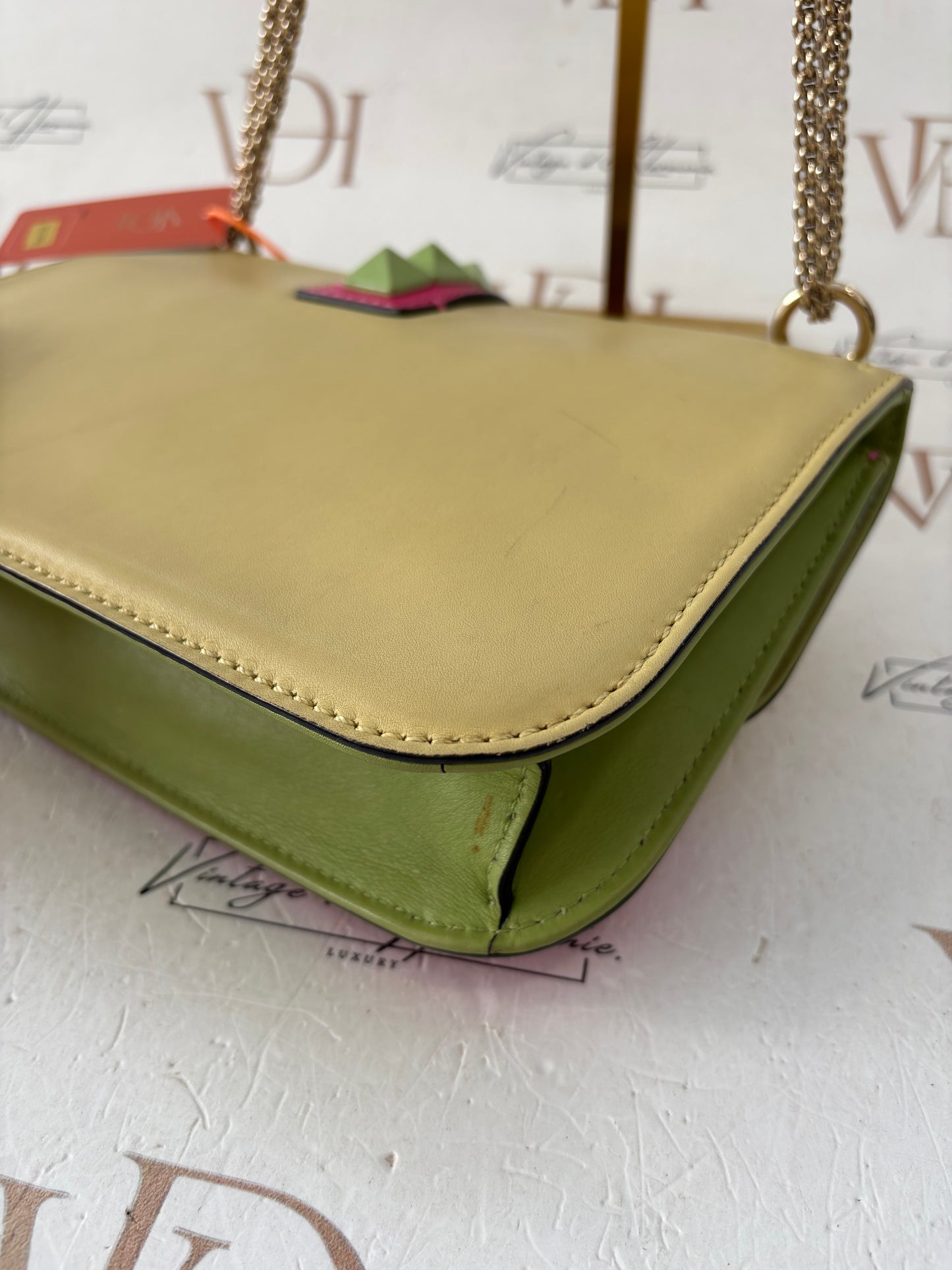 201269 - Valentino Glam Lock