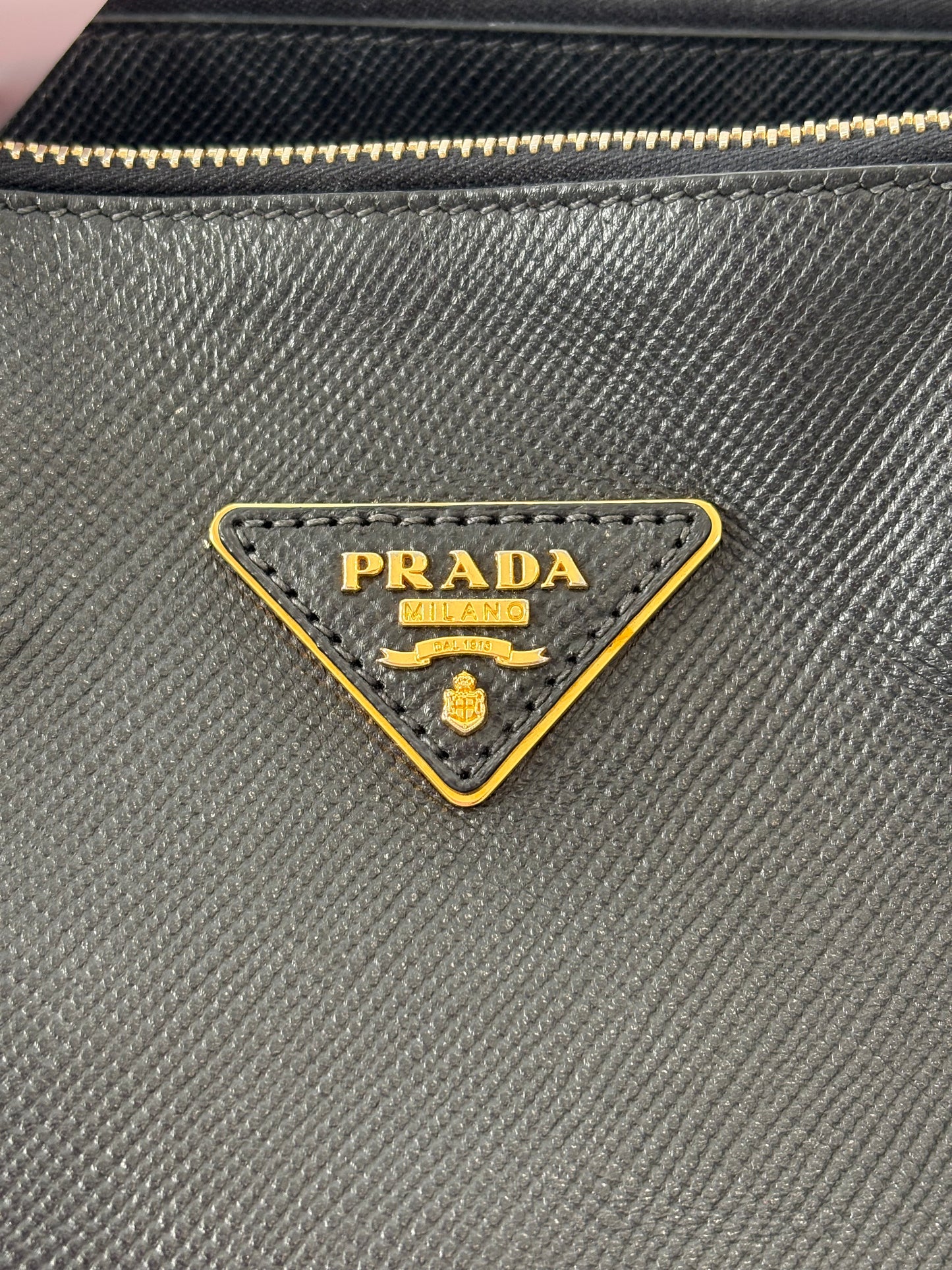 201166 - Prada Black