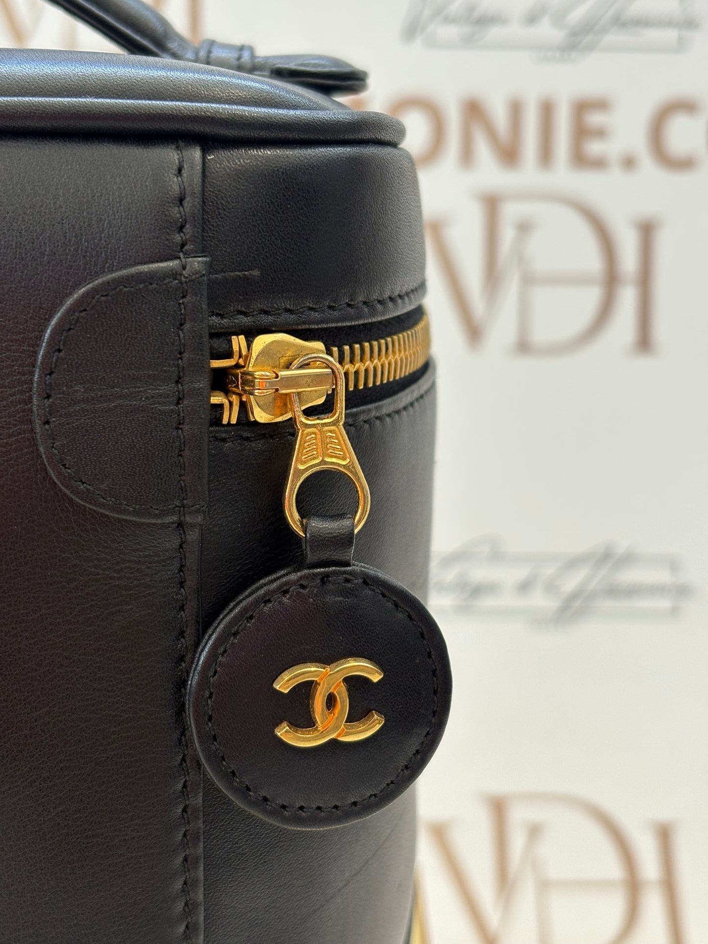 017089 - Chanel Black Lambskin Vanity