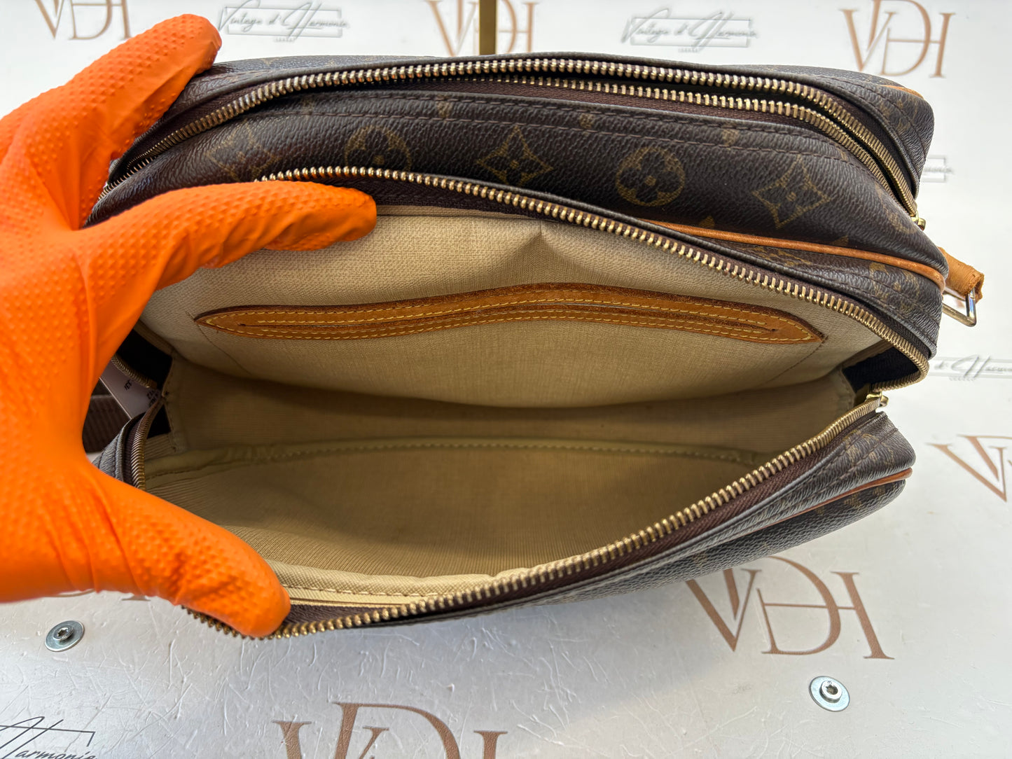 018947 - Louis Vuitton Reporter PM
