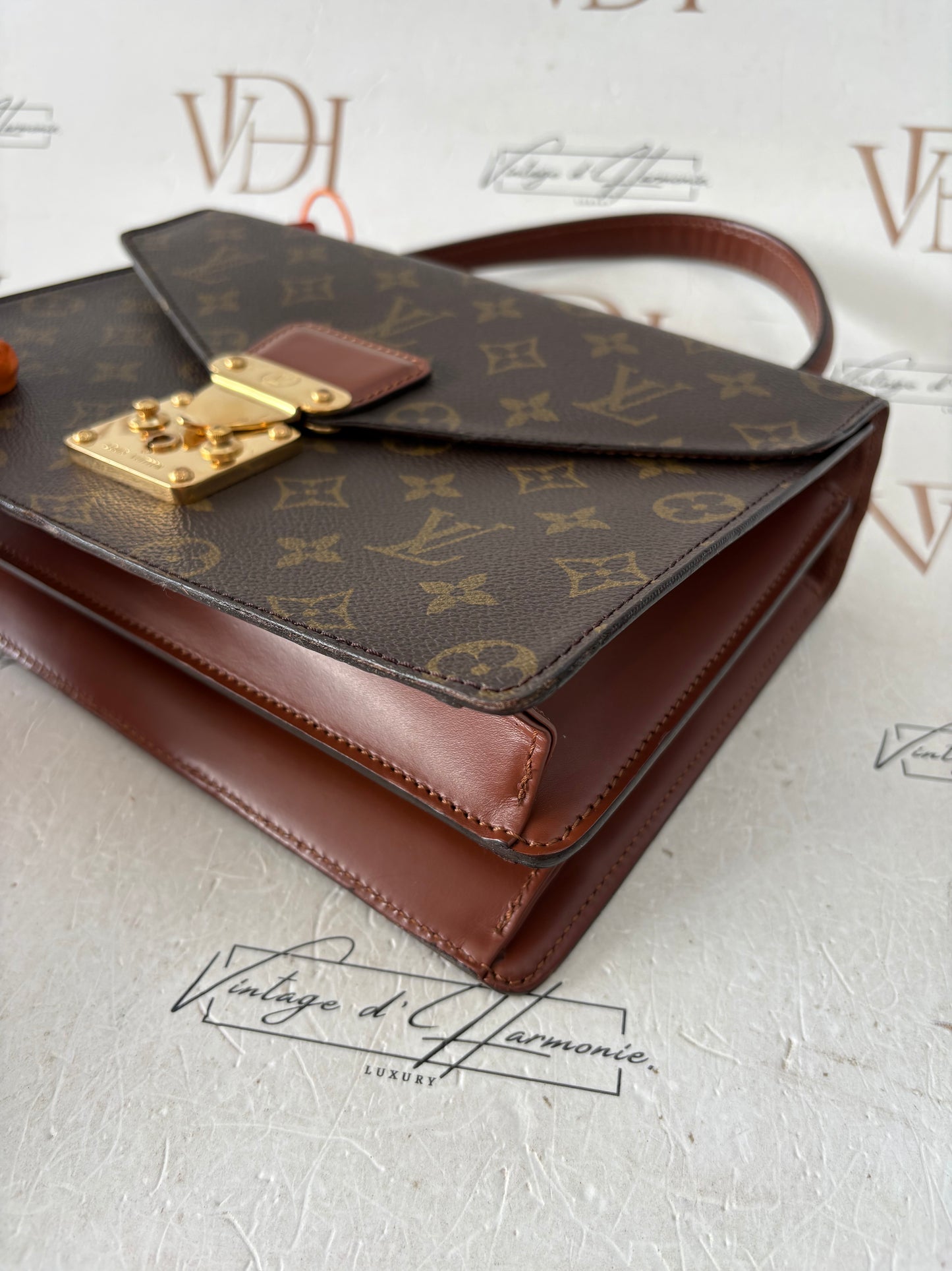 018271 - Louis Vuitton Concorde