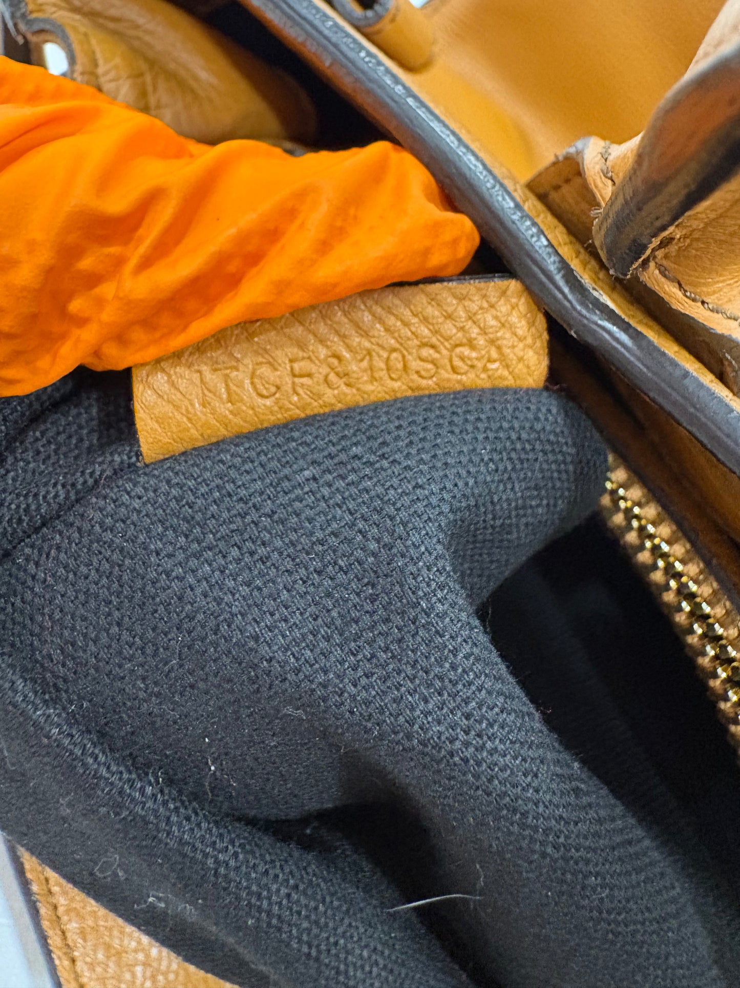 383363 - Burberry The Banner