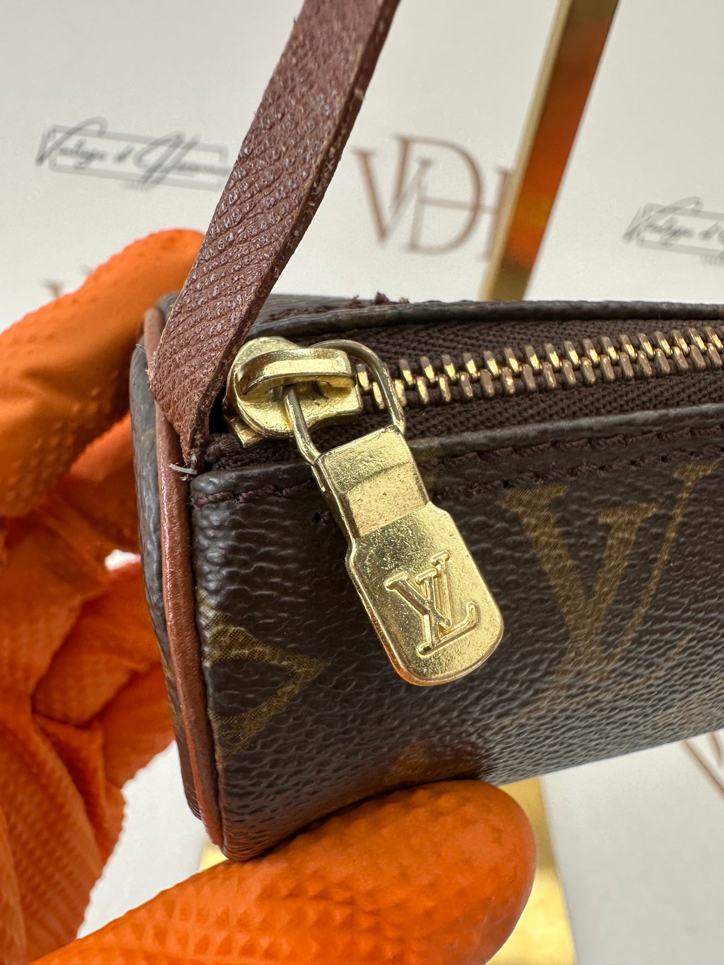 016913 - Louis Vuitton Papillon Pouch
