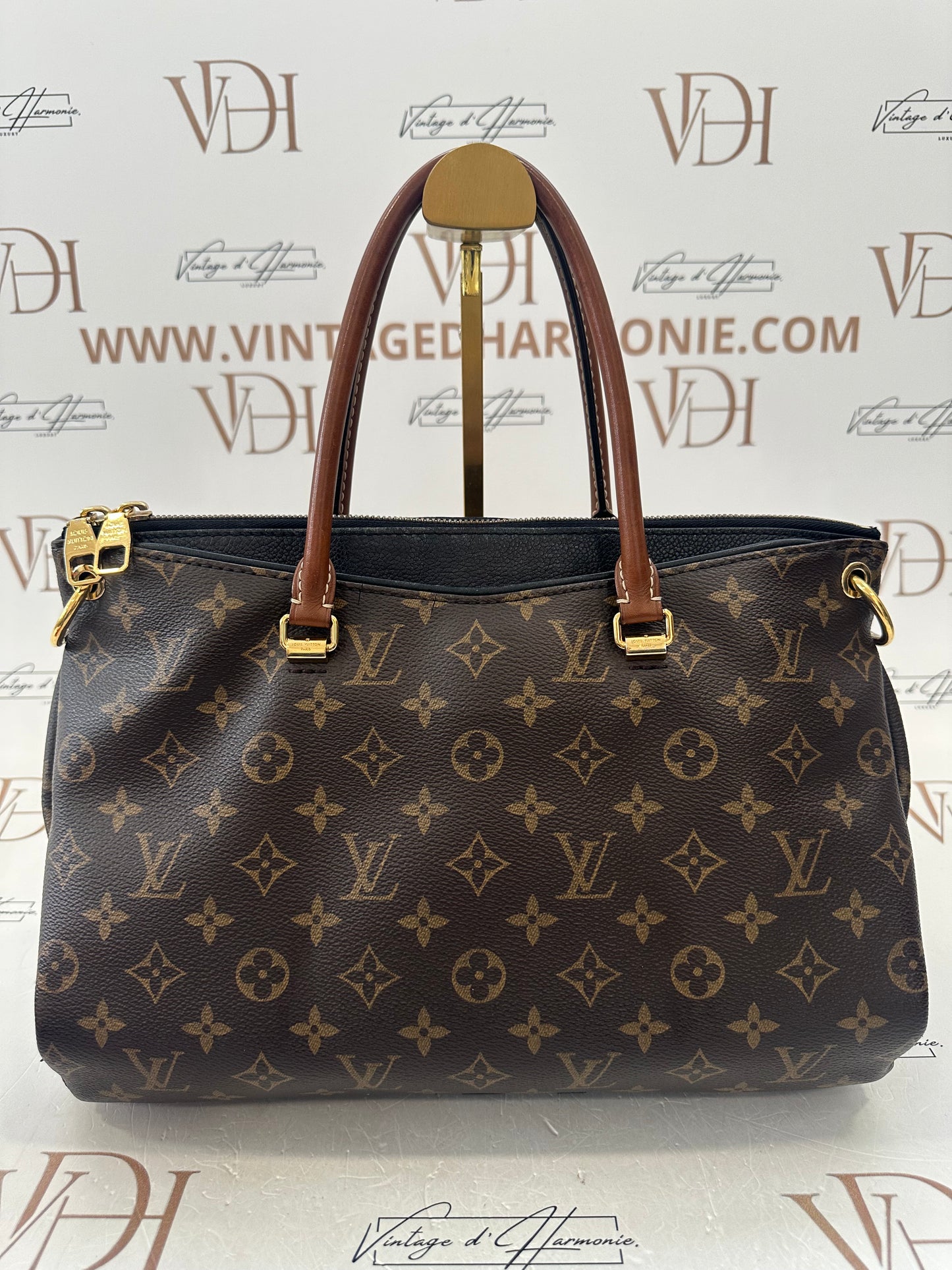 017896 - Louis Vuitton Pallas