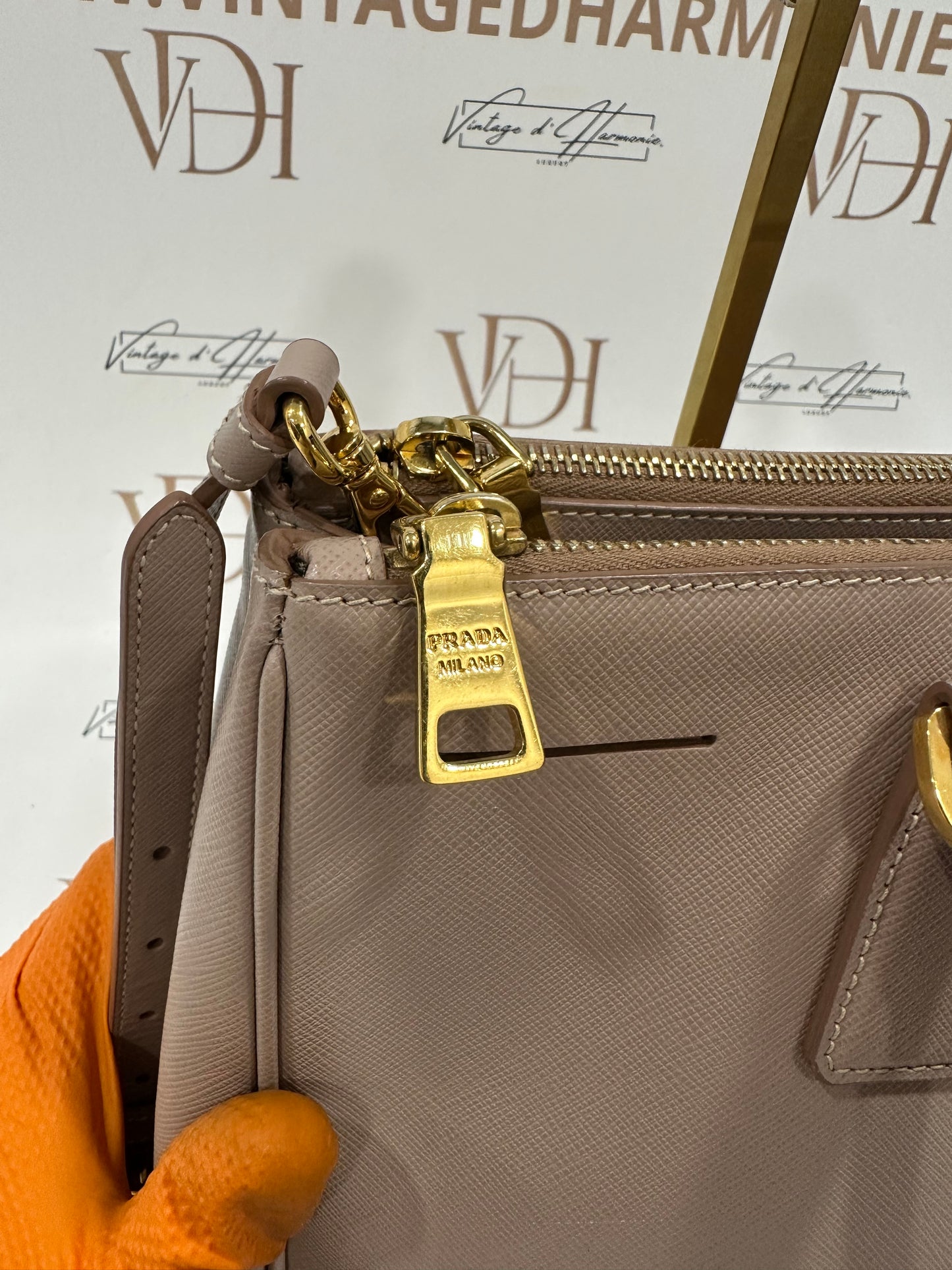 382988 - Prada Galleria