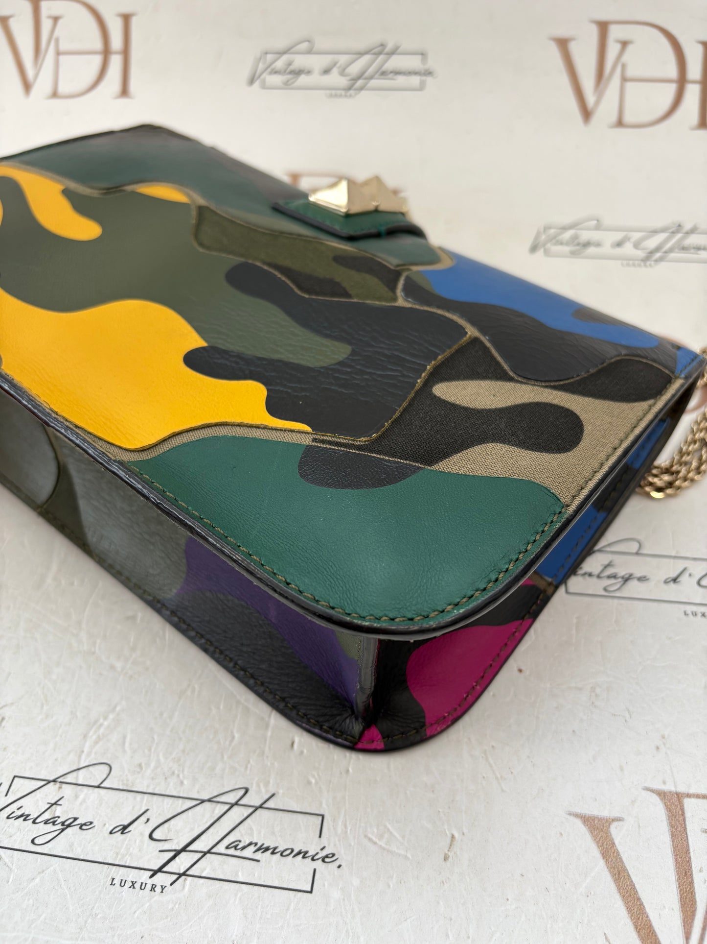201268 - Valentino Glam Lock
