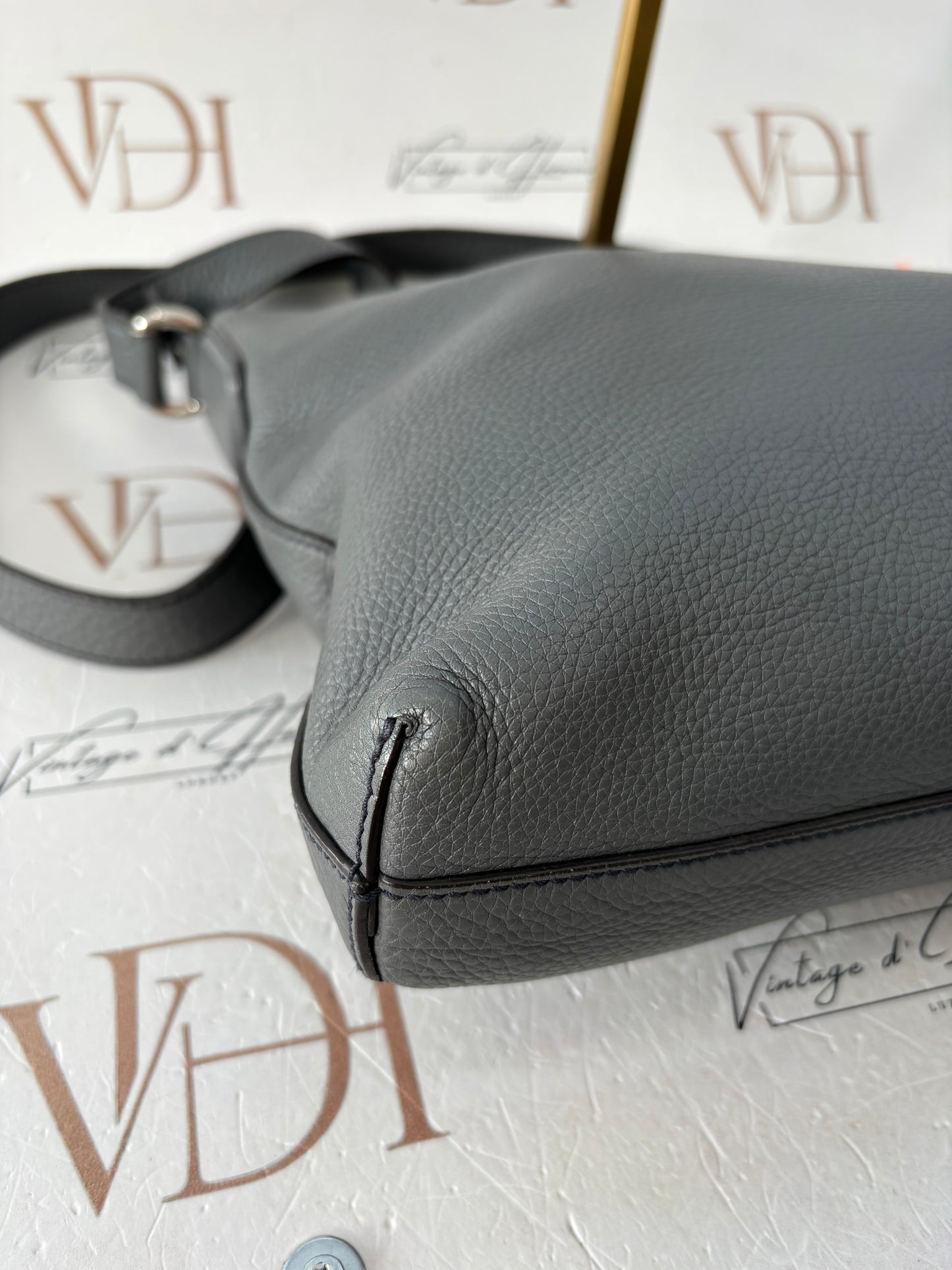 383421 - Gucci Grey