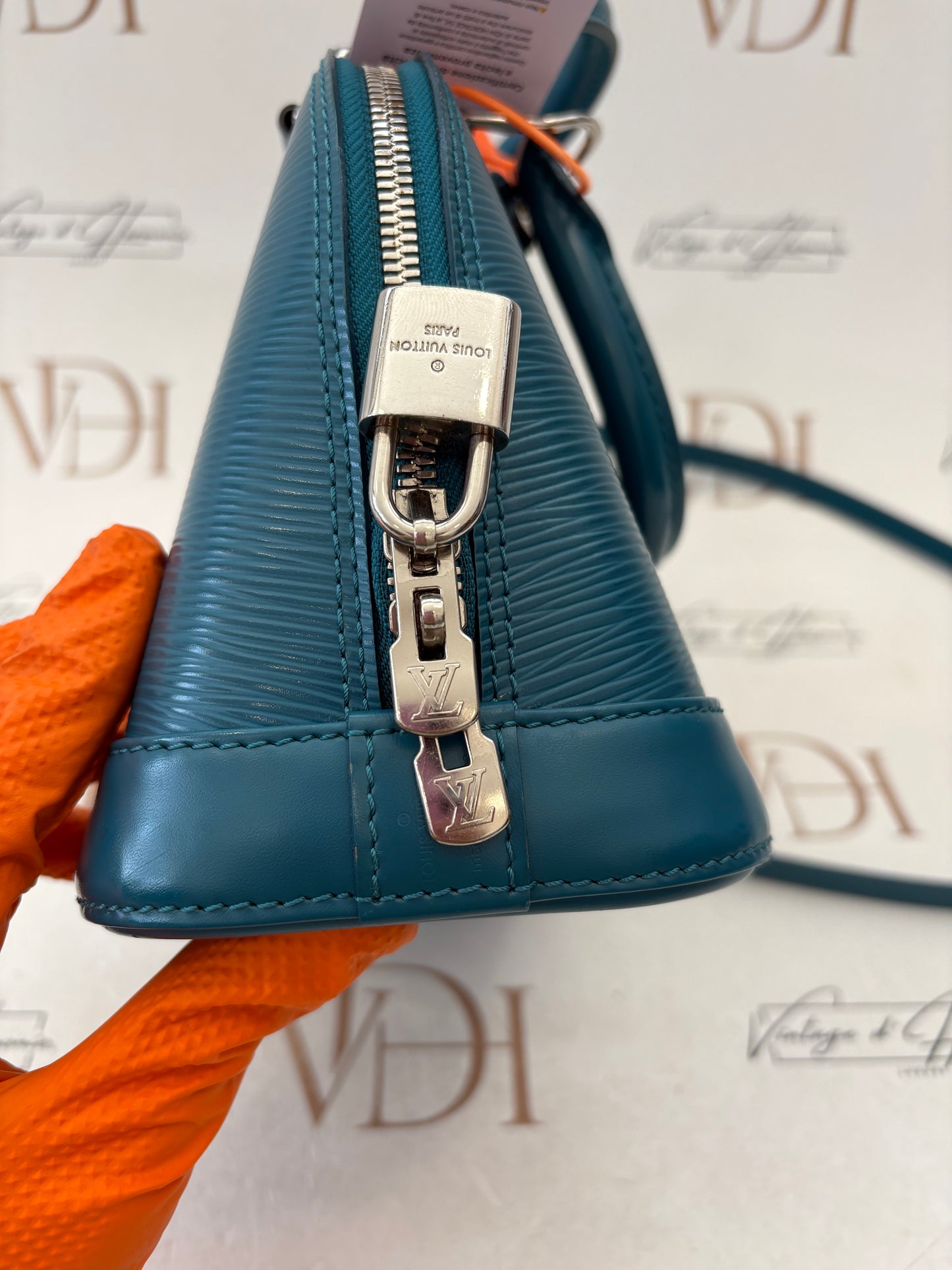 383505 - Louis Vuitton Alma BB Epi Blue