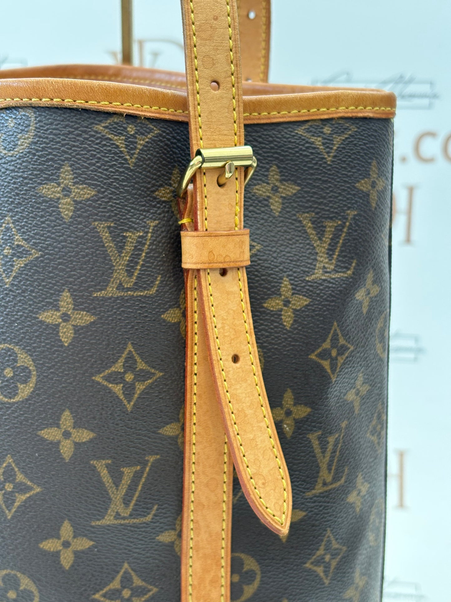 018053 - Louis Vuitton Bucket