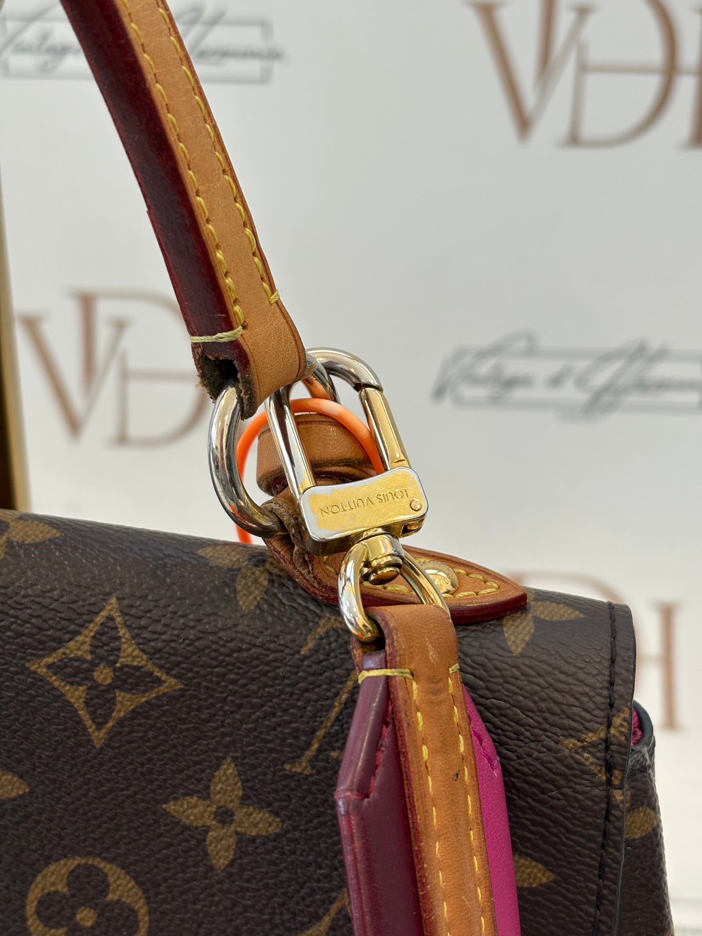 383776 - Louis Vuitton Cluny