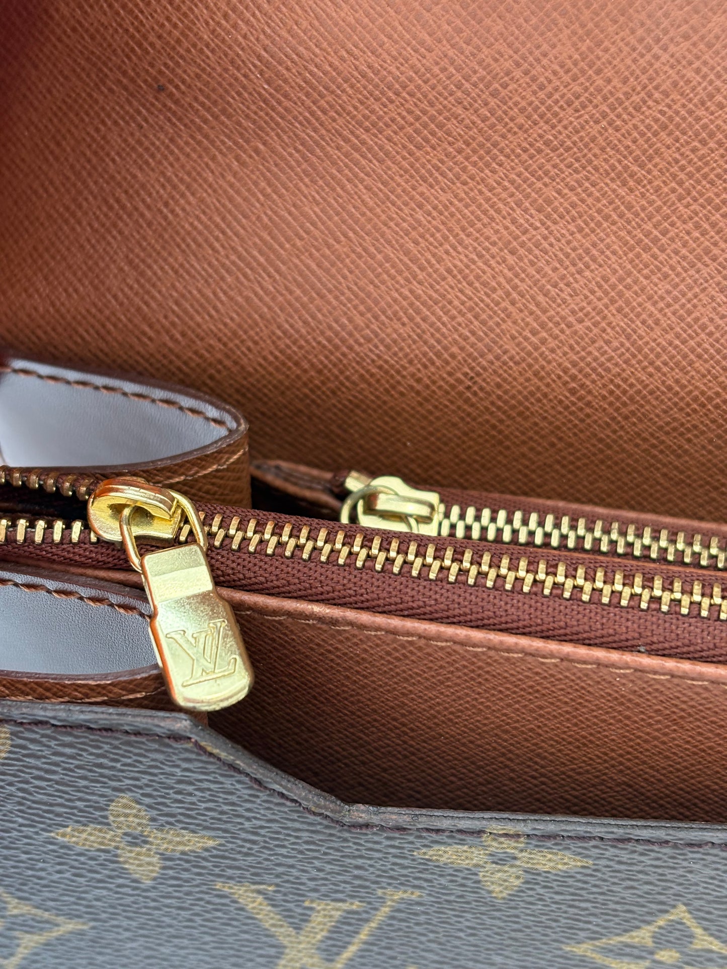 018971 - Louis Vuitton Concorde
