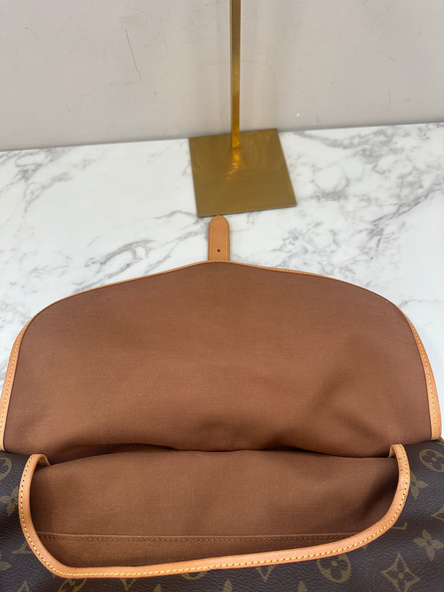 Louis Vuitton Saumur 35