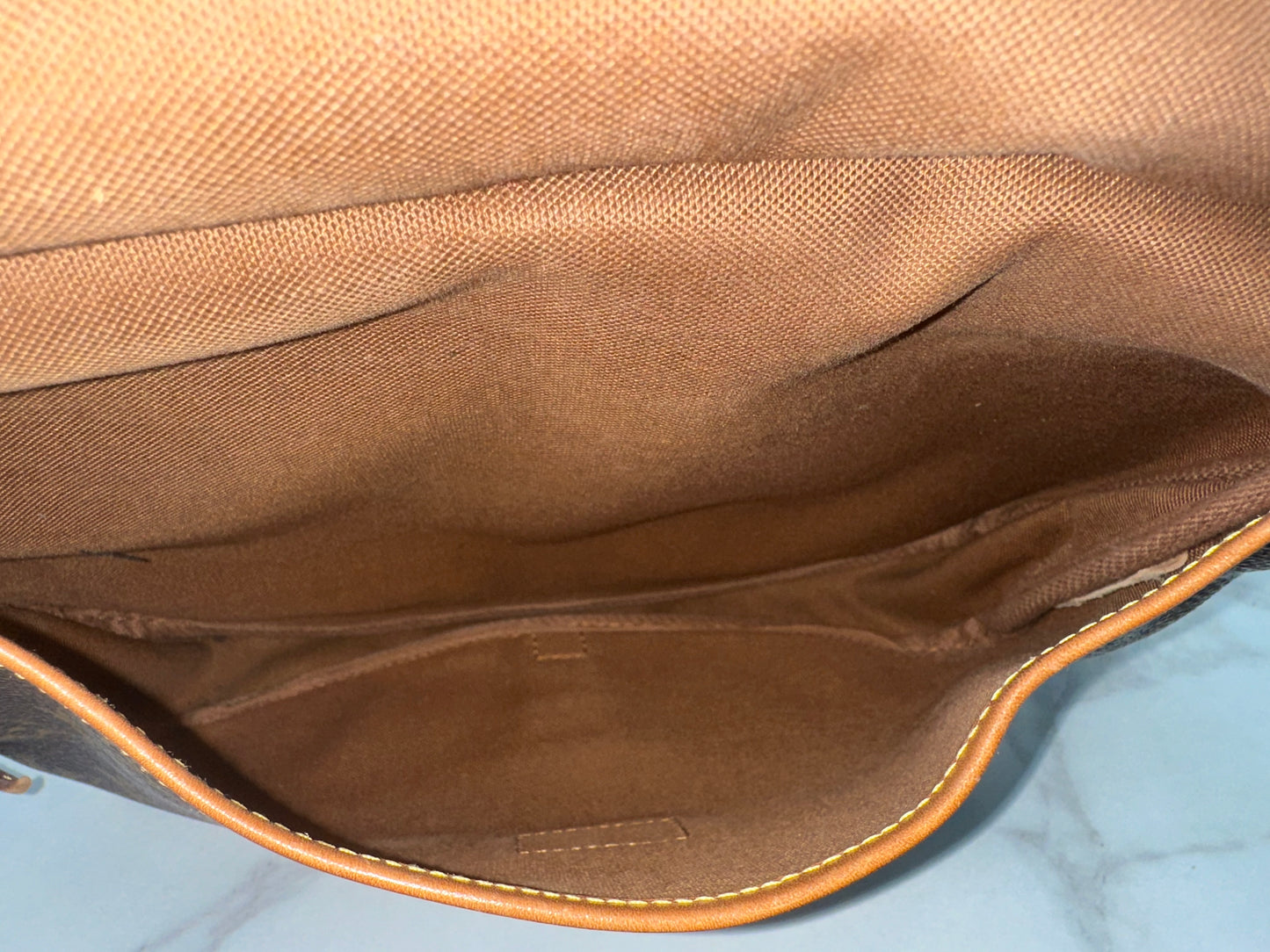 Louis Vuitton Saumur 30