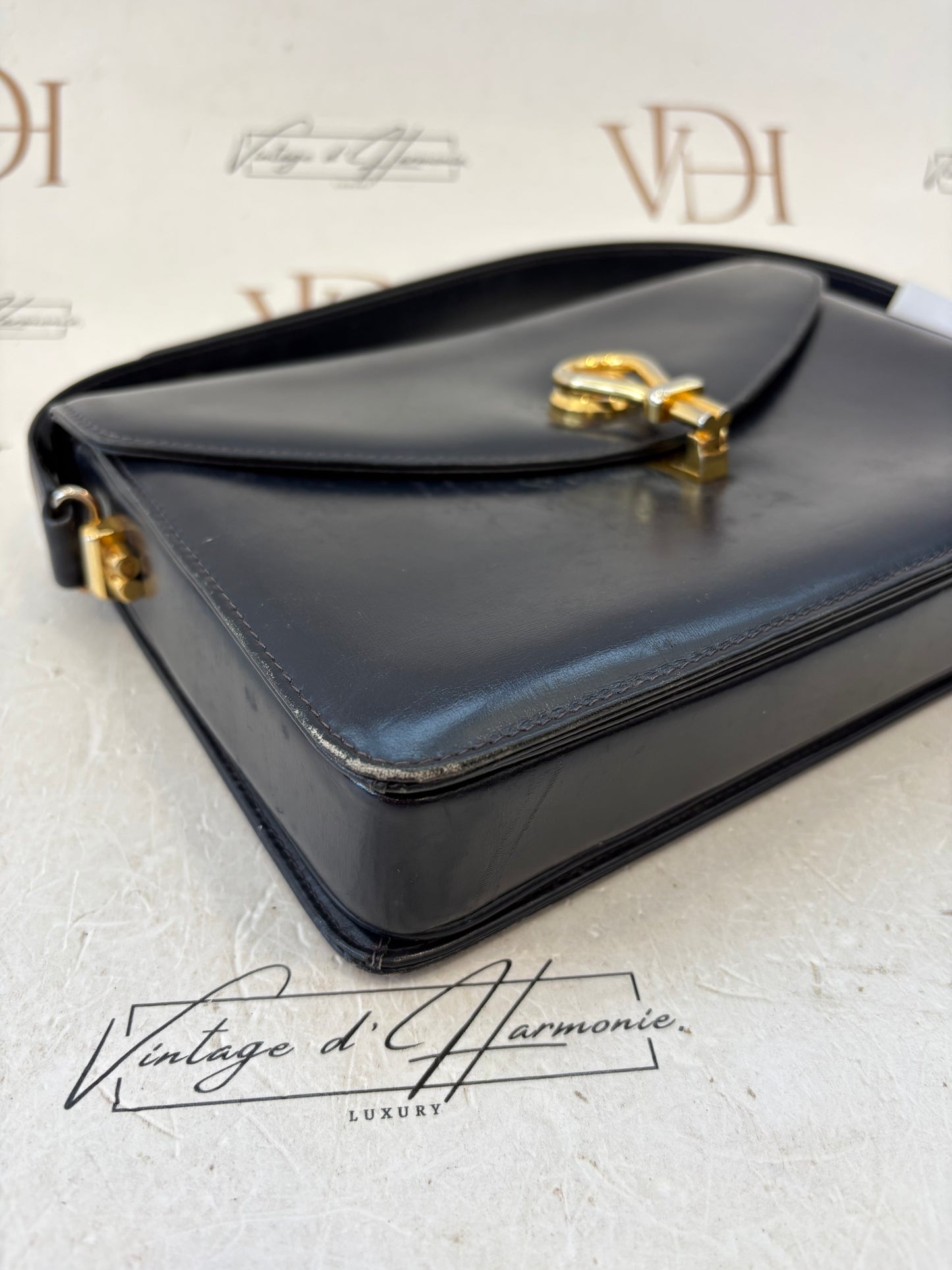 018214 - Gucci Tiger Eye