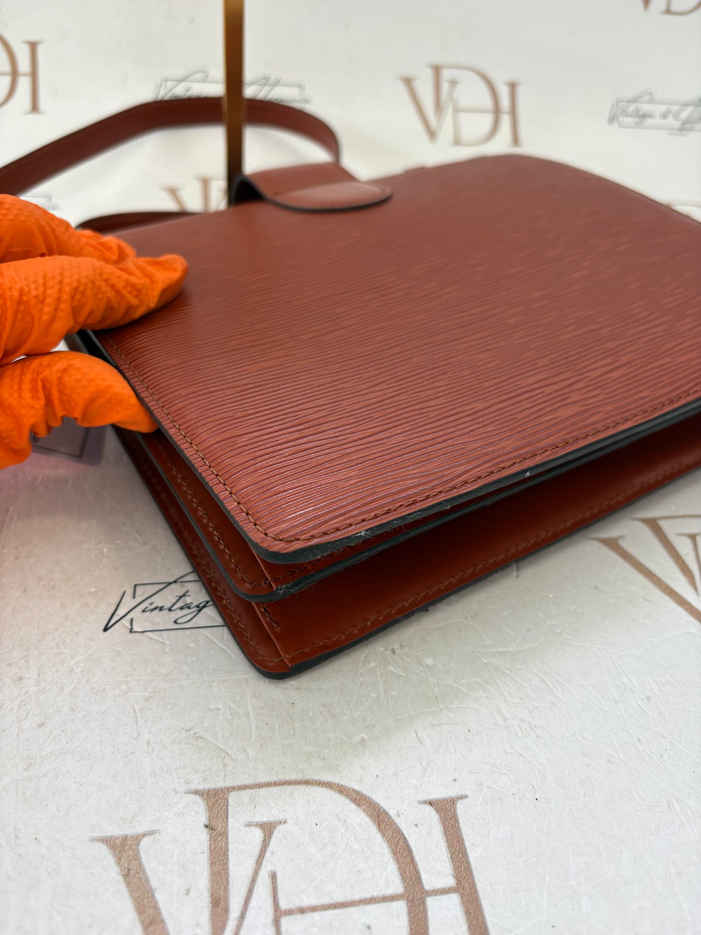 016977 - Louis Vuitton Epi Capuchin