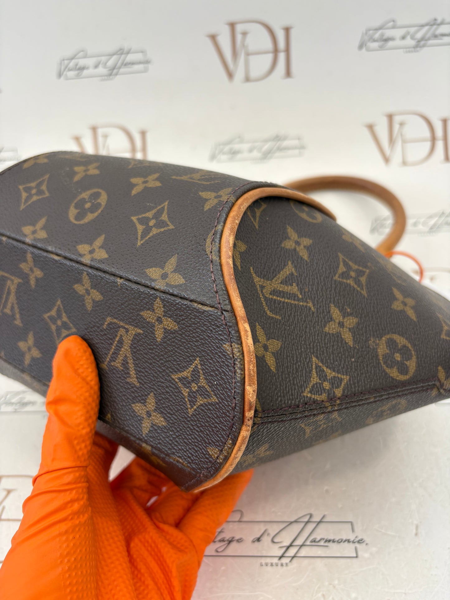 018054 - Louis Vuitton Ellipse