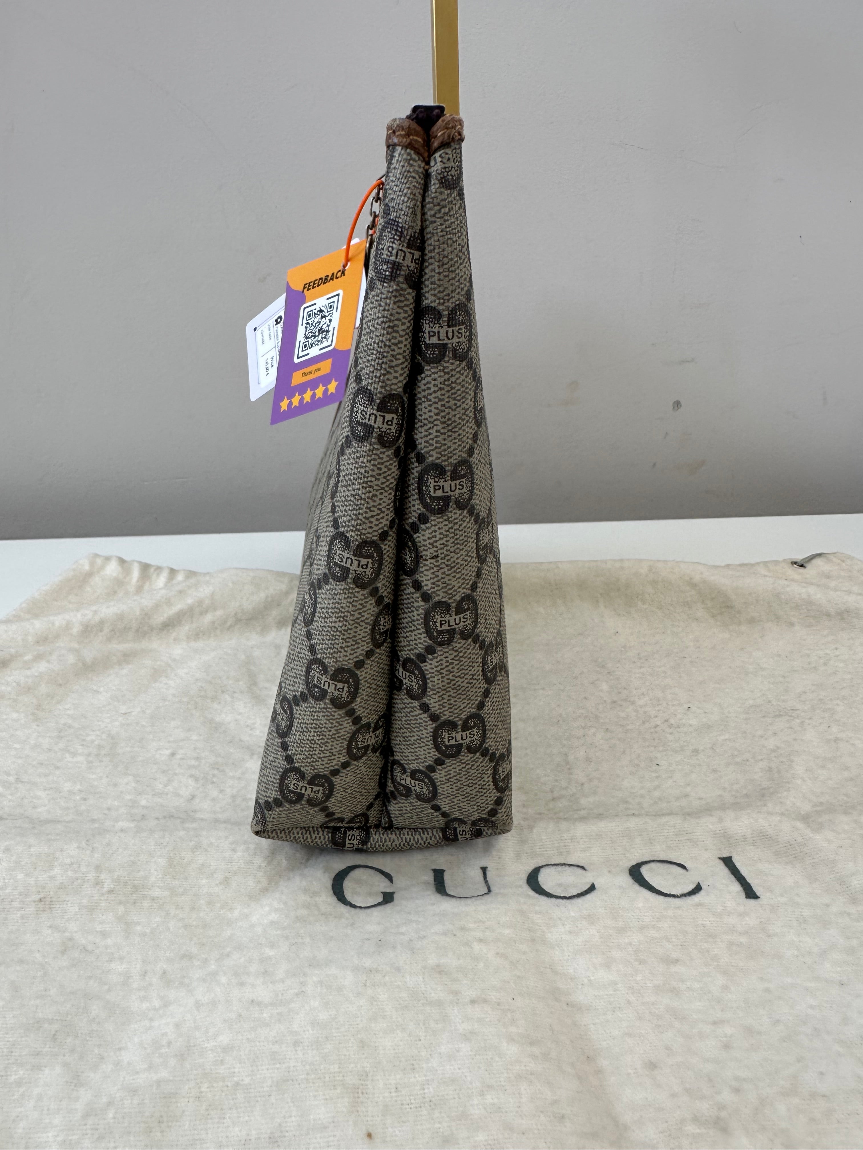 Gucci Pochette Supreme