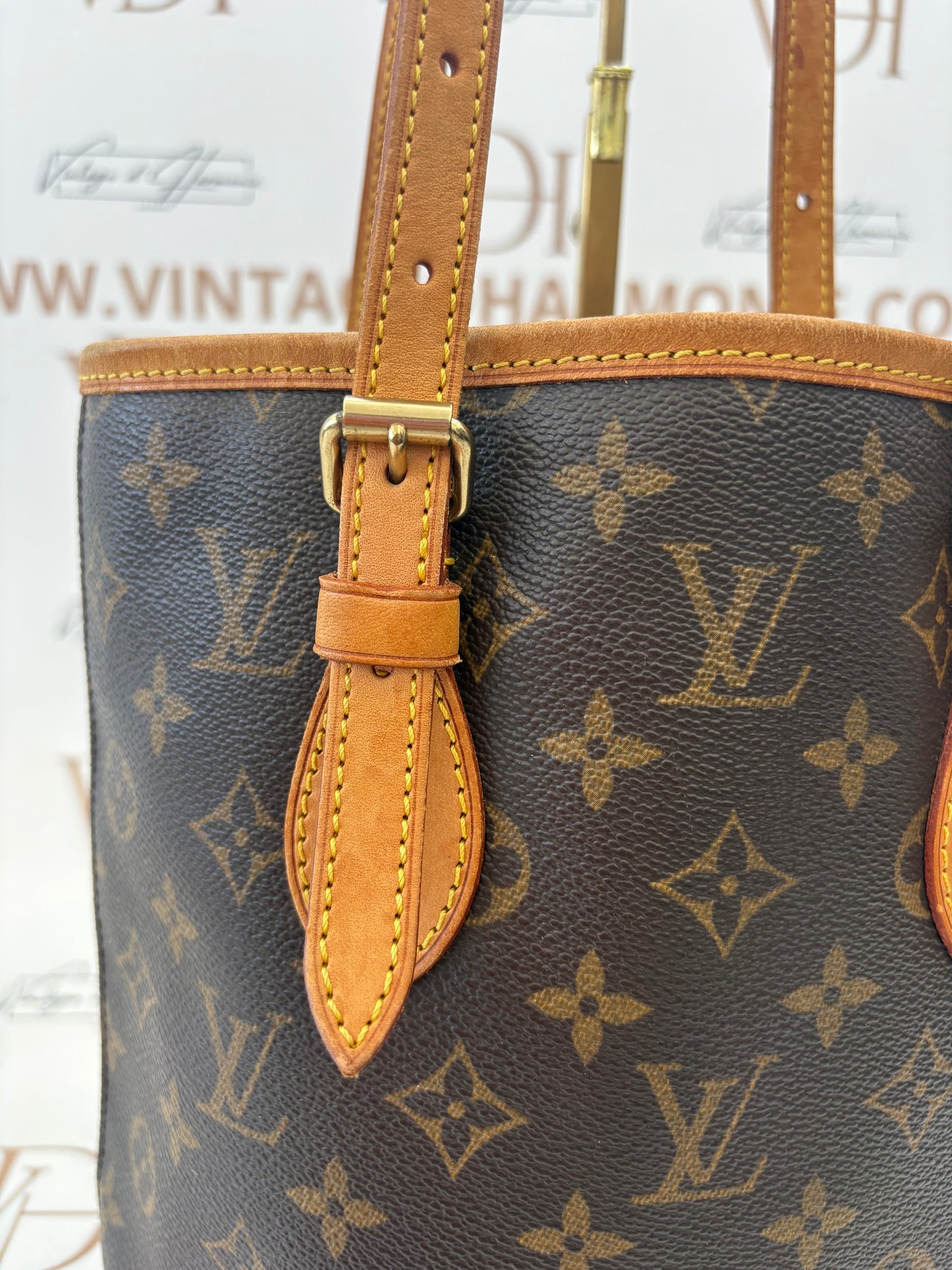 019001 - Louis Vuitton Bucket PM
