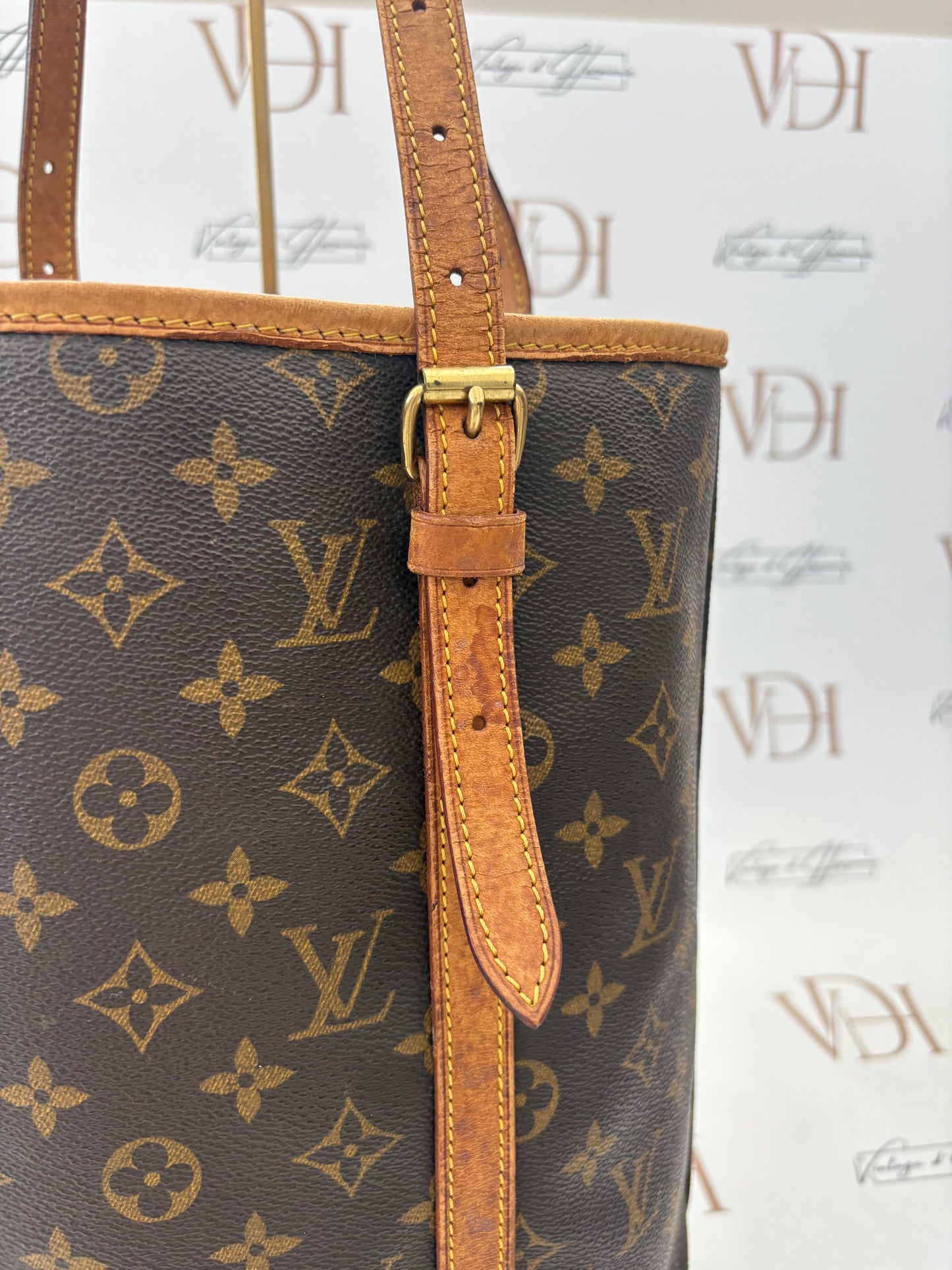 018539 - Louis Vuitton Bucket GM