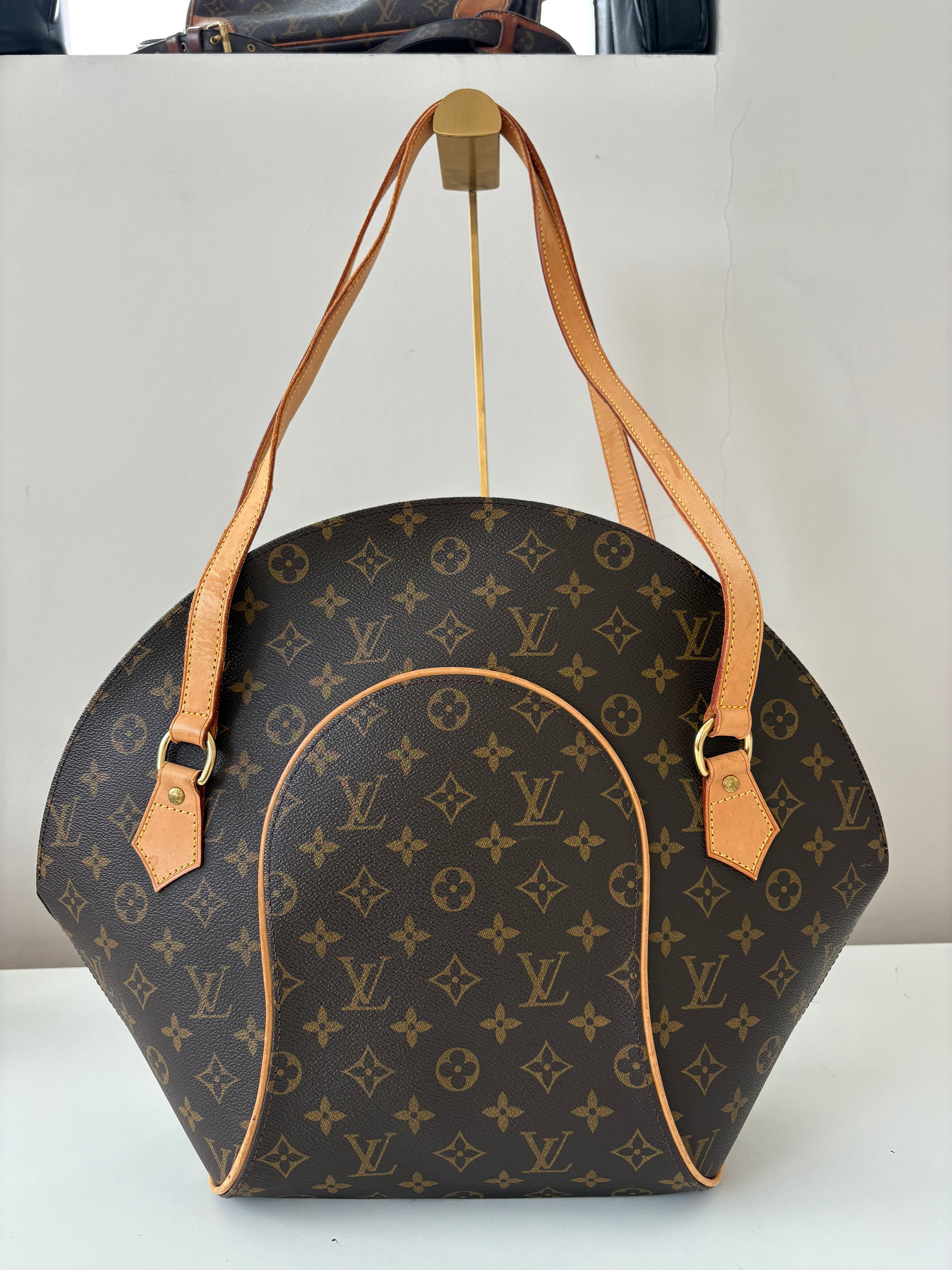 Louis Vuitton Ellipse Shopping