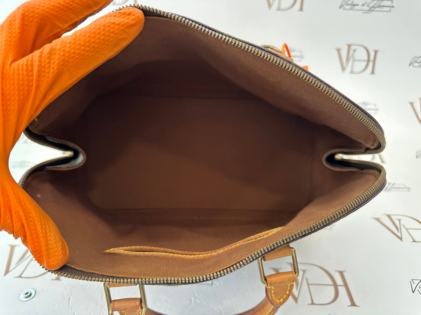 016878 - Louis Vuitton Alma